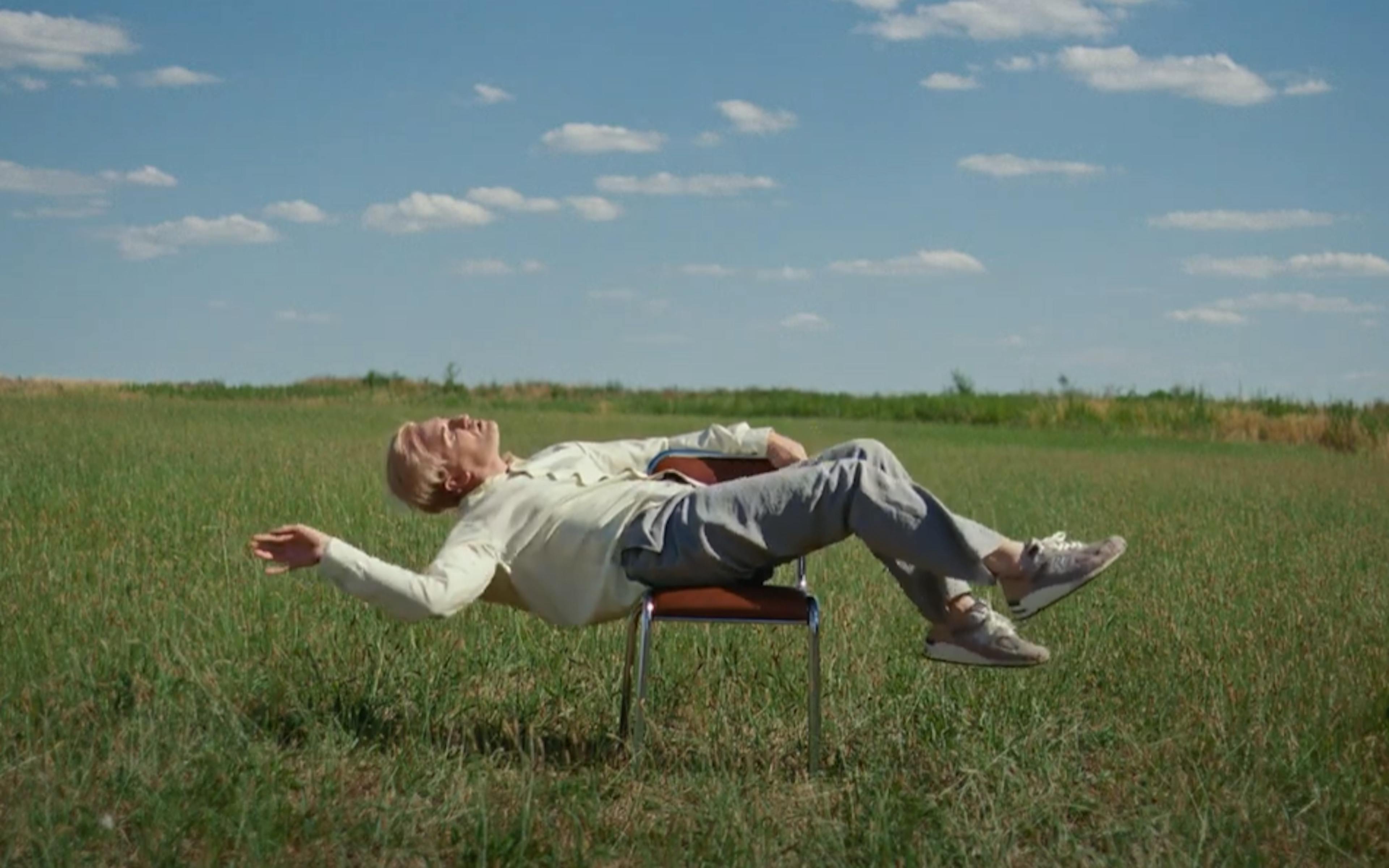 Music Cinema Club : Nicolas Maury dévoile « Gentleman », une ode solaire au disco 1 2dd8ff32 3cc8 446e bd3e c6cc9572749b nicolasmaury3