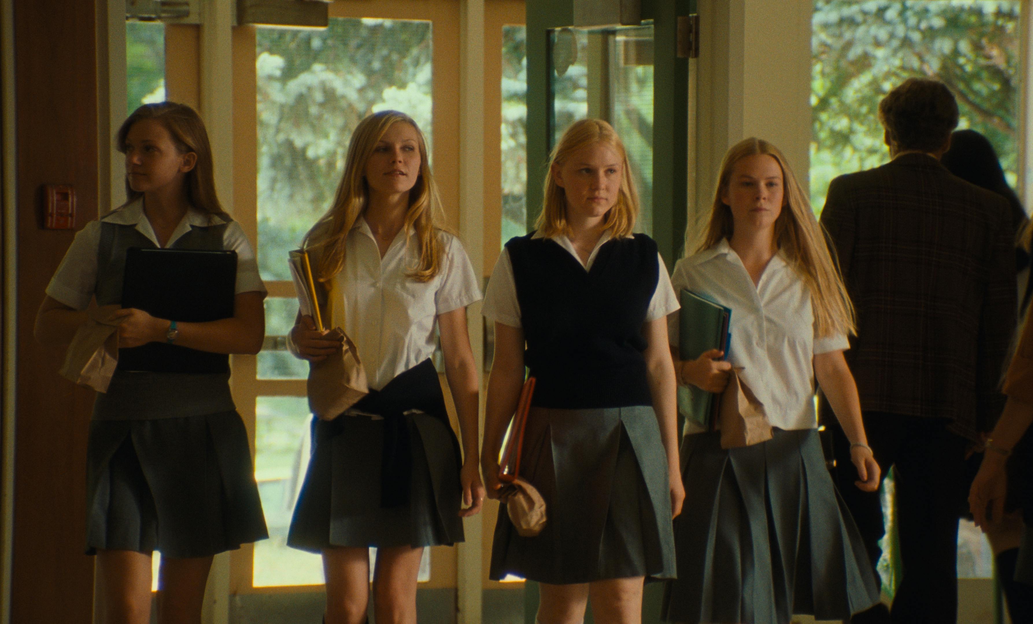 8439bfd4 4e30 4011 a960 a81820ed8741 virginsuicides03