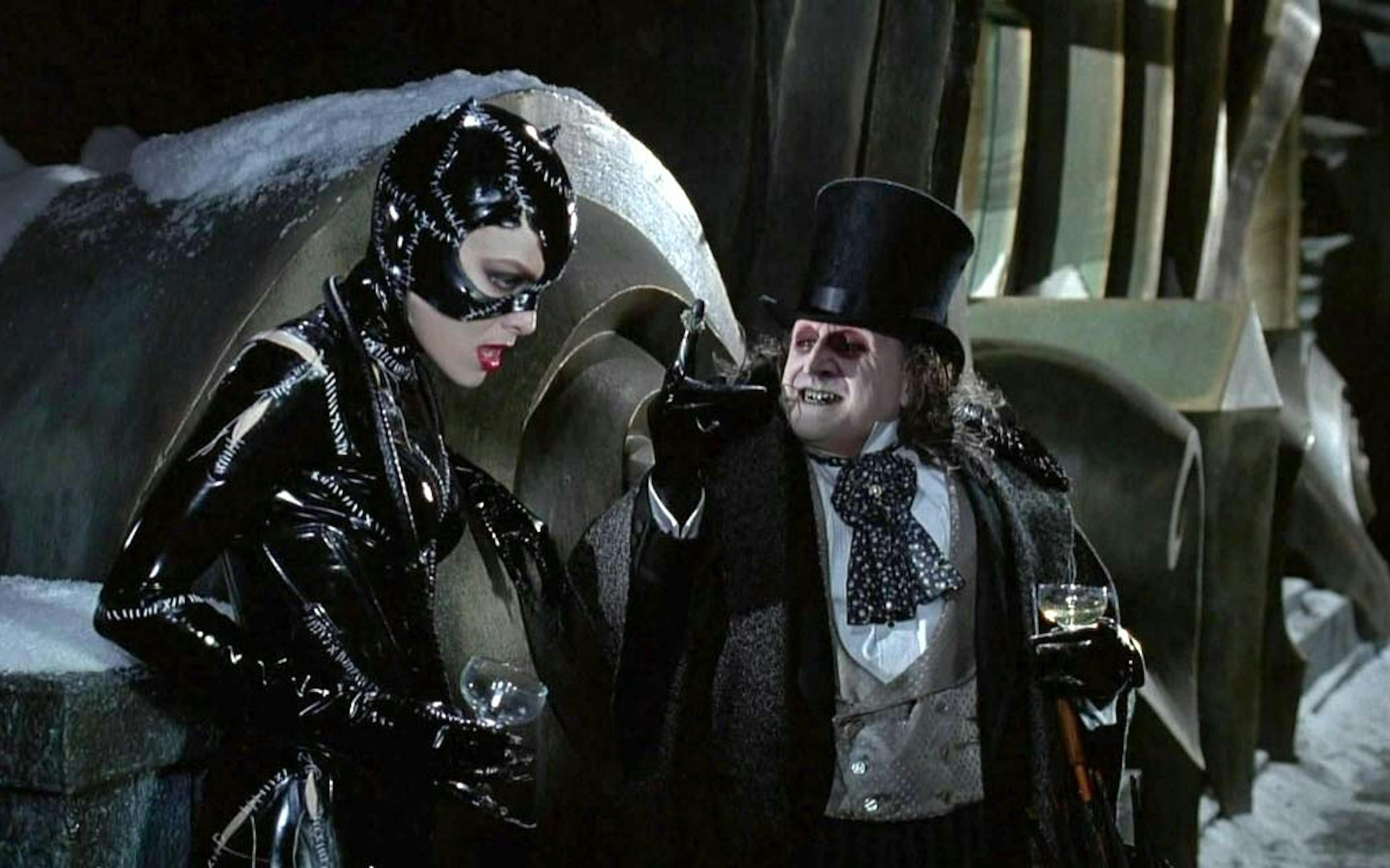 QUEER GAZE · “Batman Returns : joyeux no-hell” 1 8ed3f676 dff2 4f8b a56f 87aec6c85ba2 batmanfreaks