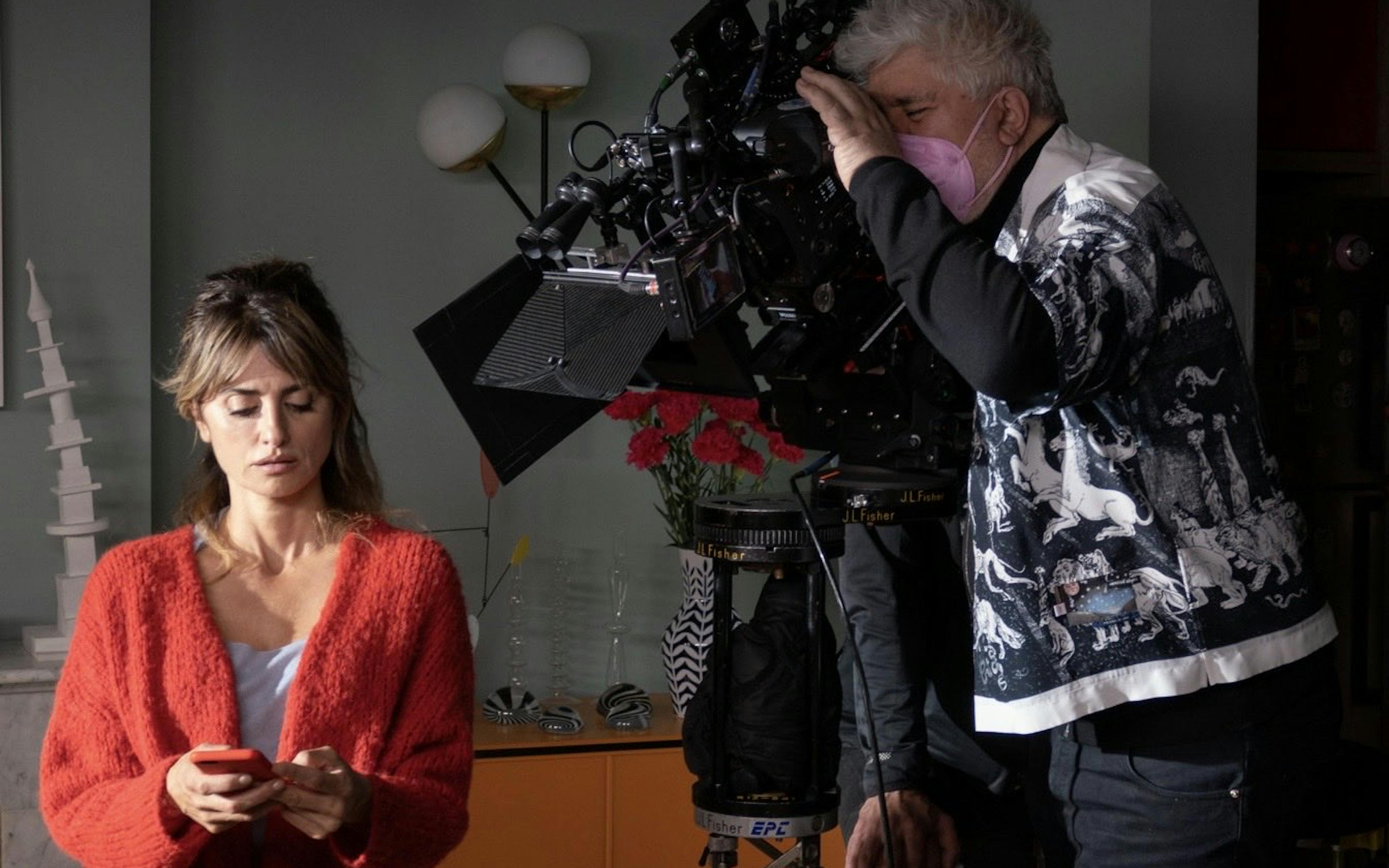 Premières images pour le prochain Almodóvar avec Penelope Cruz 1 e3916e2c 0ebc 447d 8b62 c1871be4c0e3 parallel mothers 3