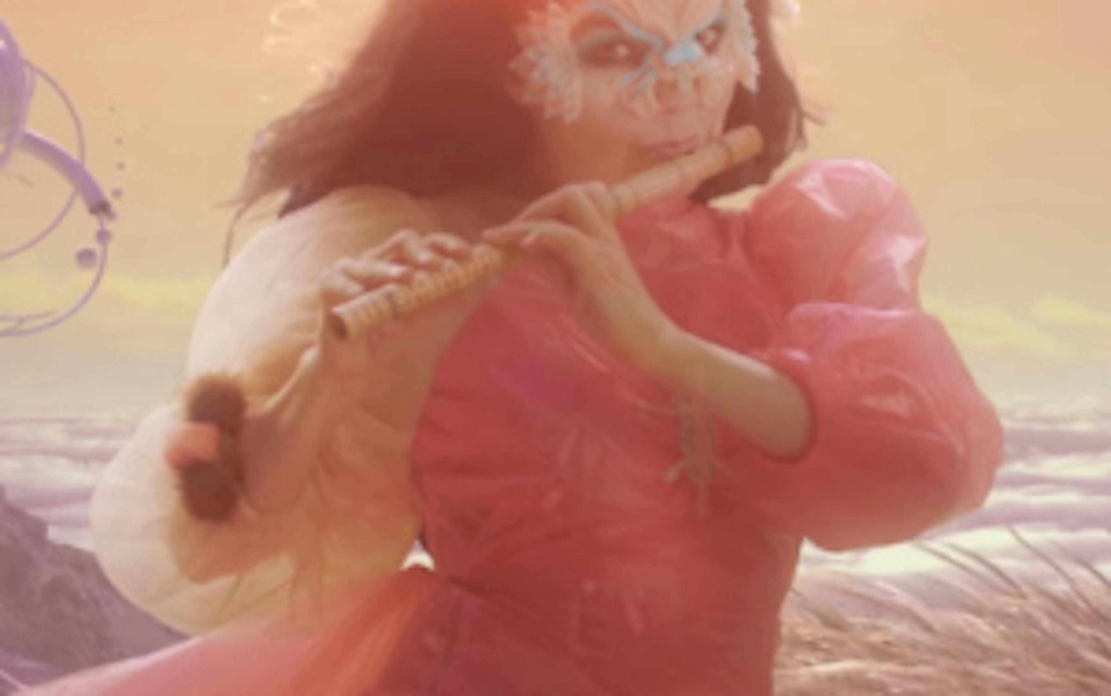 Björk nous invite à une odyssée cosmique avec son clip « The Gate » 1 mjdmzmqyzmetmjk5ns00ngjmltg1mmqtytlkngnjzjjmmjq2 bjork une