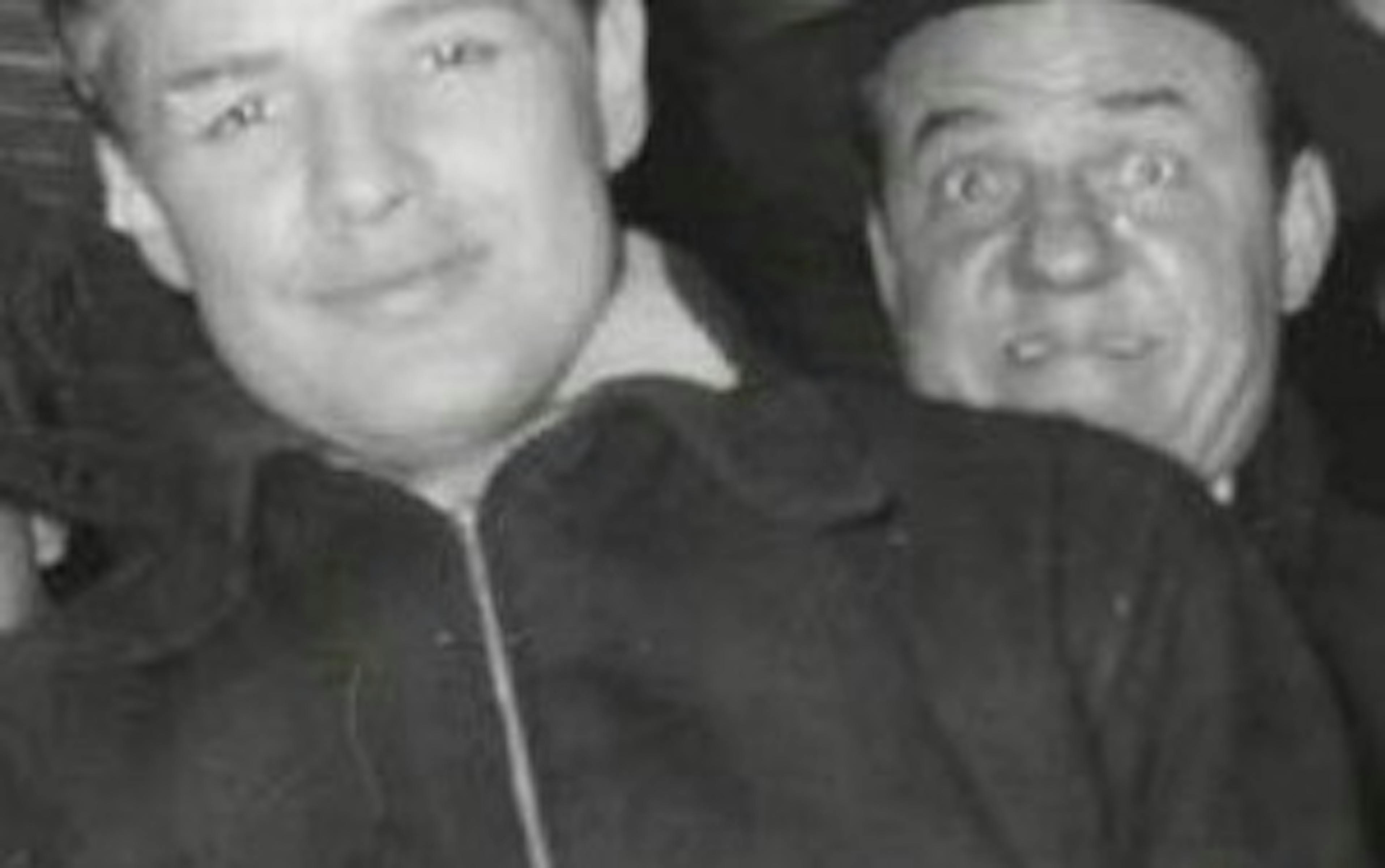 Une photo où le pauvre Marlon Brando se fait tirer les oreilles d’âne 1 mmjjzmywotktndq3ni00mtezlwe3mjgtnzzhmtkyndy5owmw brando 2