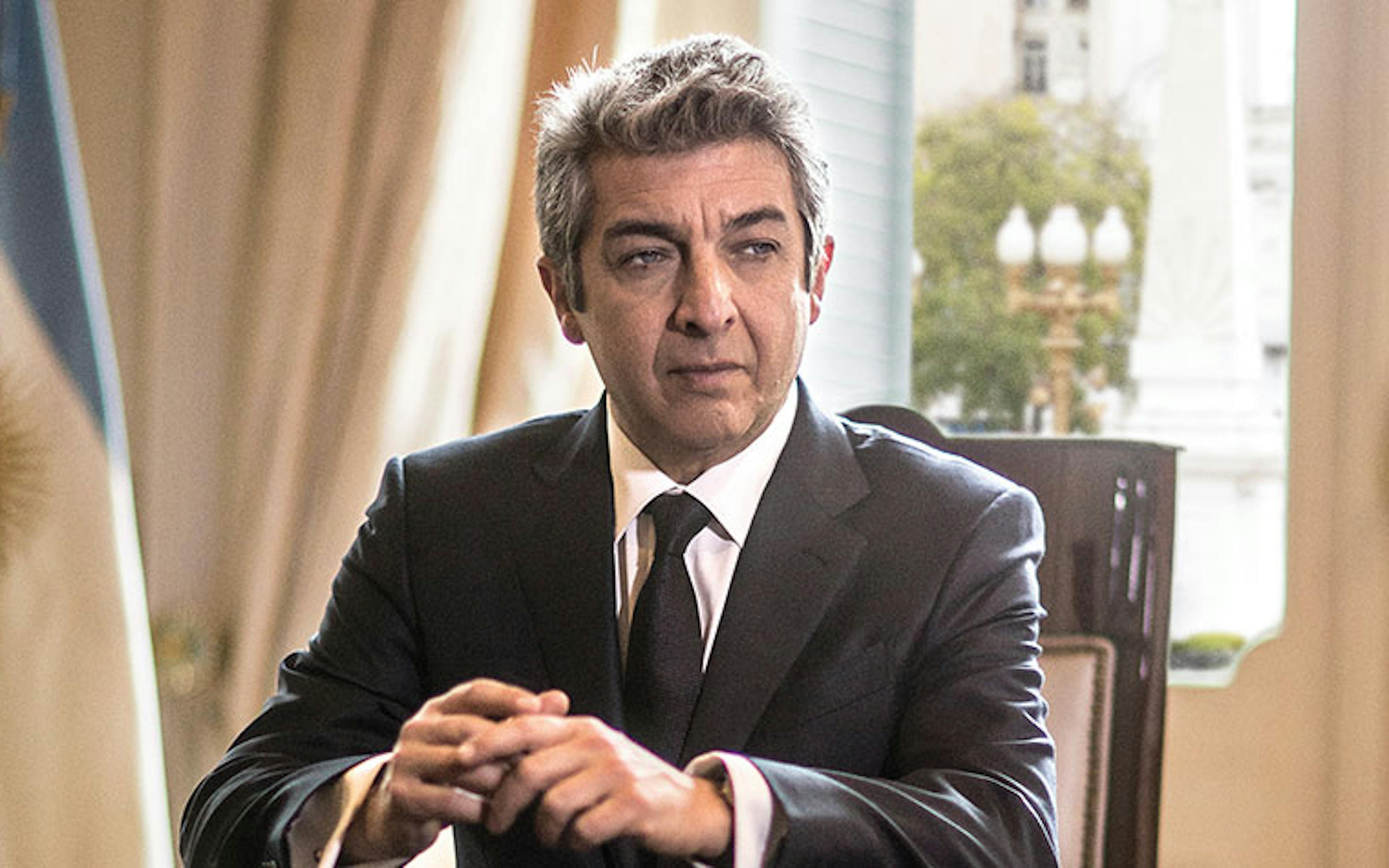 El Presidente de Santiago Mitre : pouvoir hypnotique 1 mwe5nwzkmtetnzbhmi00zdgwltg5nmitywrlogq1mwewytbm elpresident