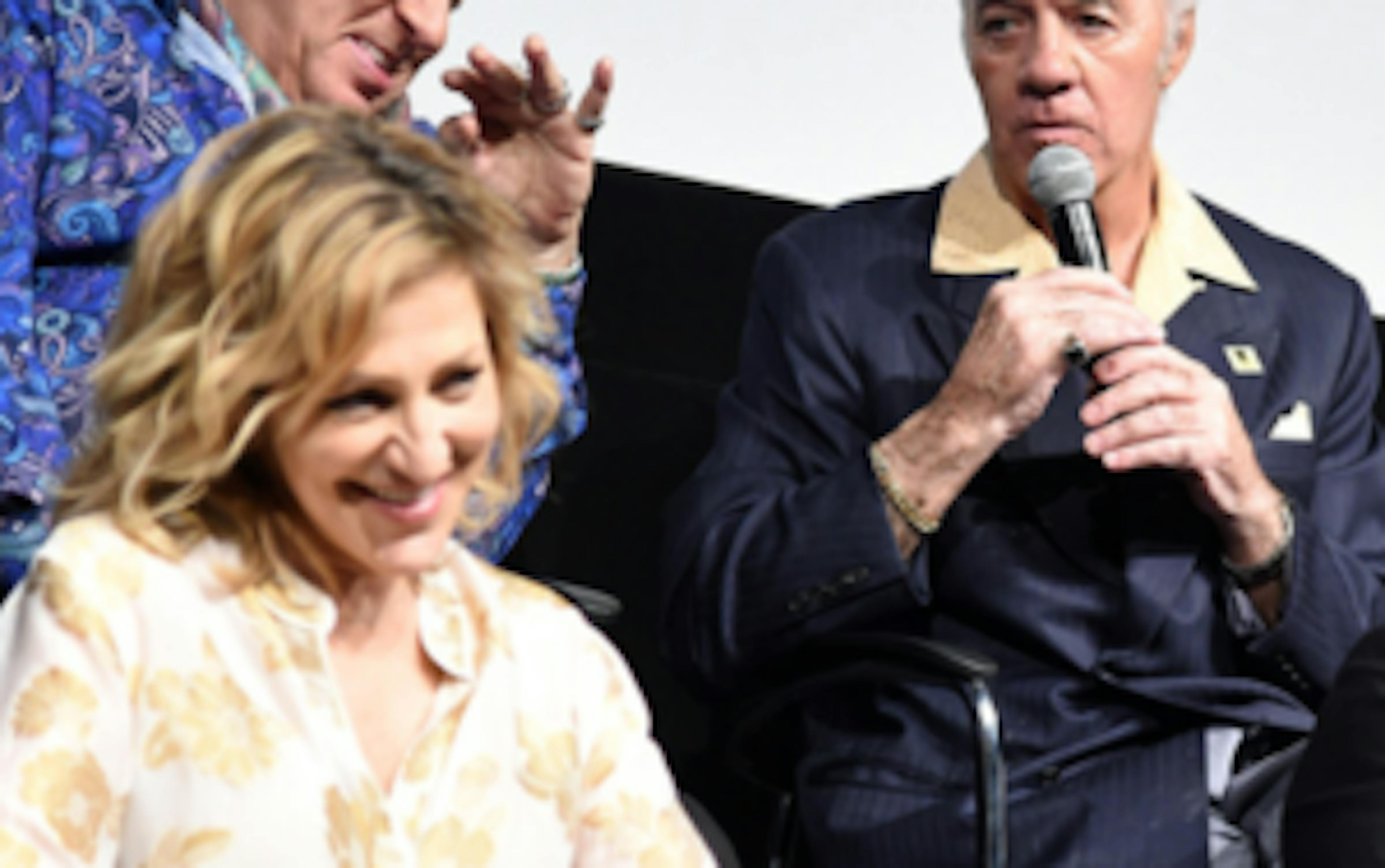 Le casting des Soprano rend hommage à James Gandolfini pour les 20 ans de la série 1 mwjjmta0otytotjhmi00otrkltgymtatowq3m2mymgq0nmyx rexfeatures 10052582f une
