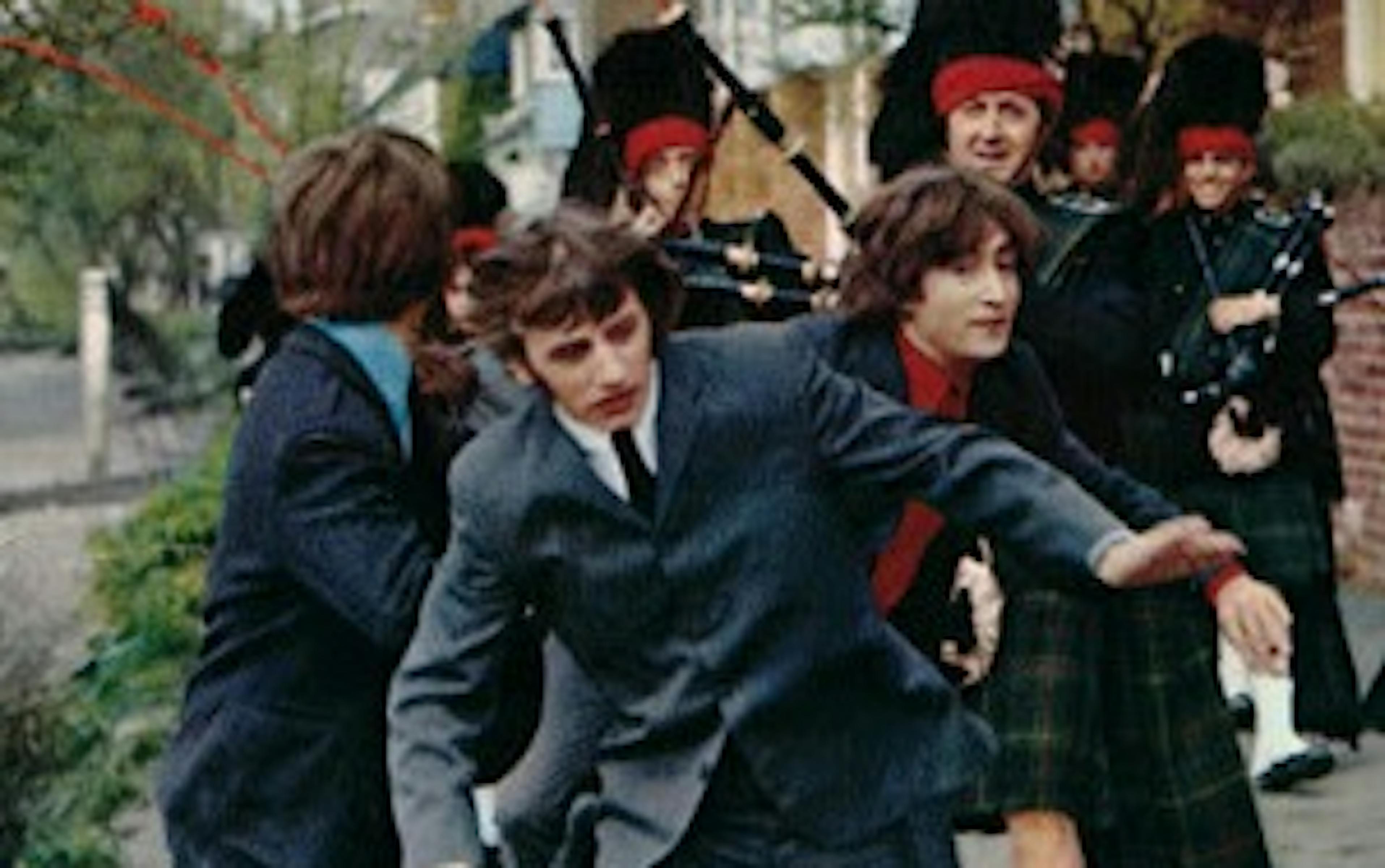 En photos, l’ambiance psyché du tournage de Help ! avec les Beatles 1 n2nmztc4odatodhmmy00ndg5lwi1zwutyzblymy2othhyjg0 beatles 3
