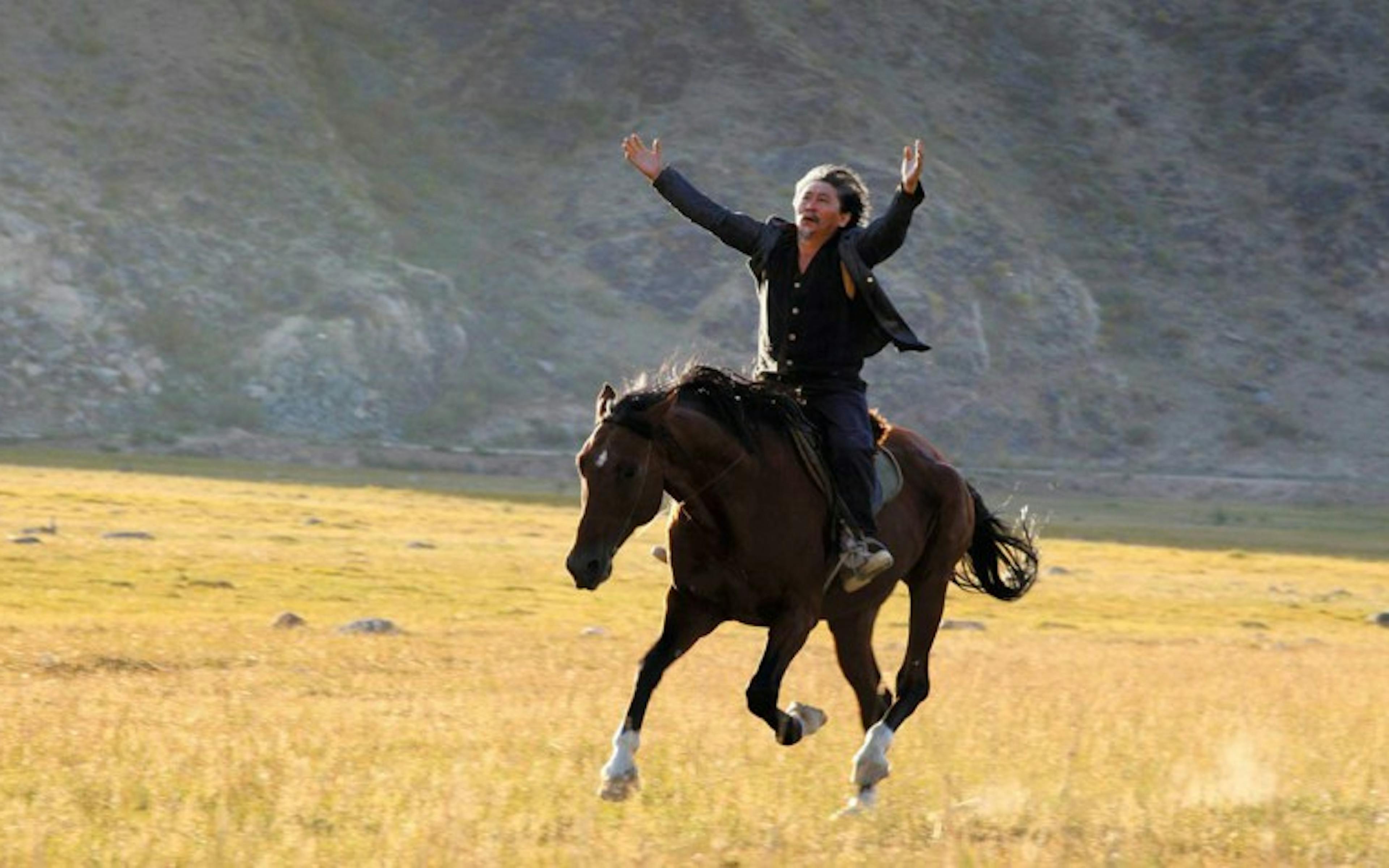 Centaure d’Aktan Arym Kubat : à cheval entre deux mondes 1 ngq0njzlzjmtnmjkns00y2i4ltljotgtzdbkntm3zjdjnjrj centaure 2
