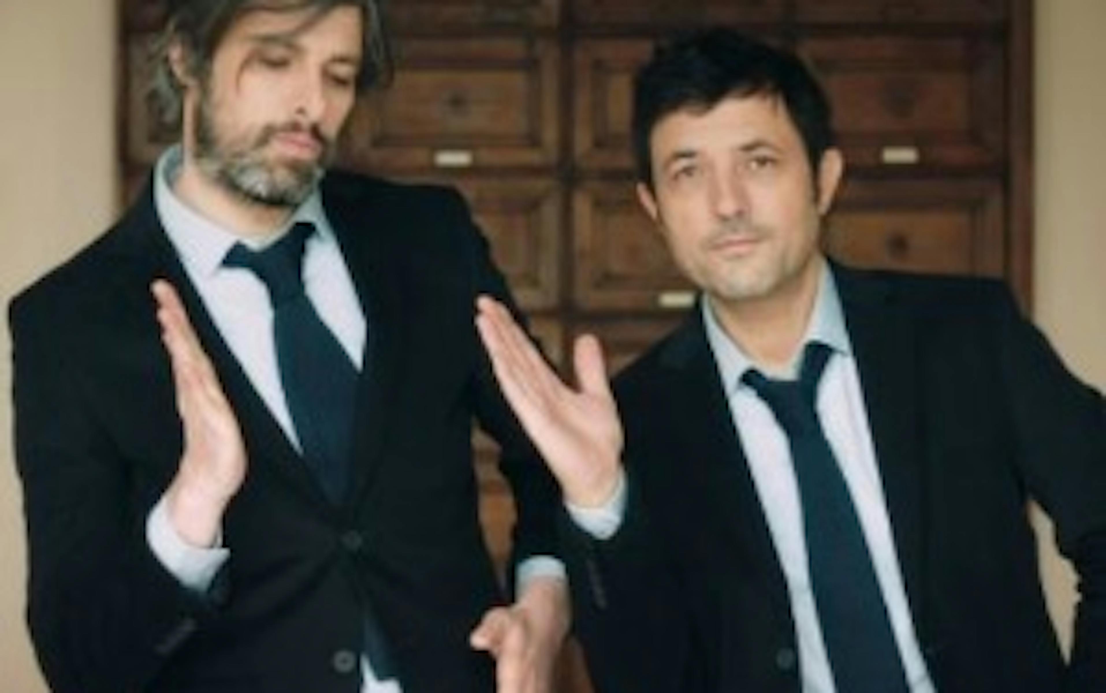 Dans son nouveau clip, Albin de la Simone partage « Une femme » pour deux 1 ntbizdnkytgtnzgyys00m2zklwewmjcty2myy2uxyjkwztfh albin de la simone 2