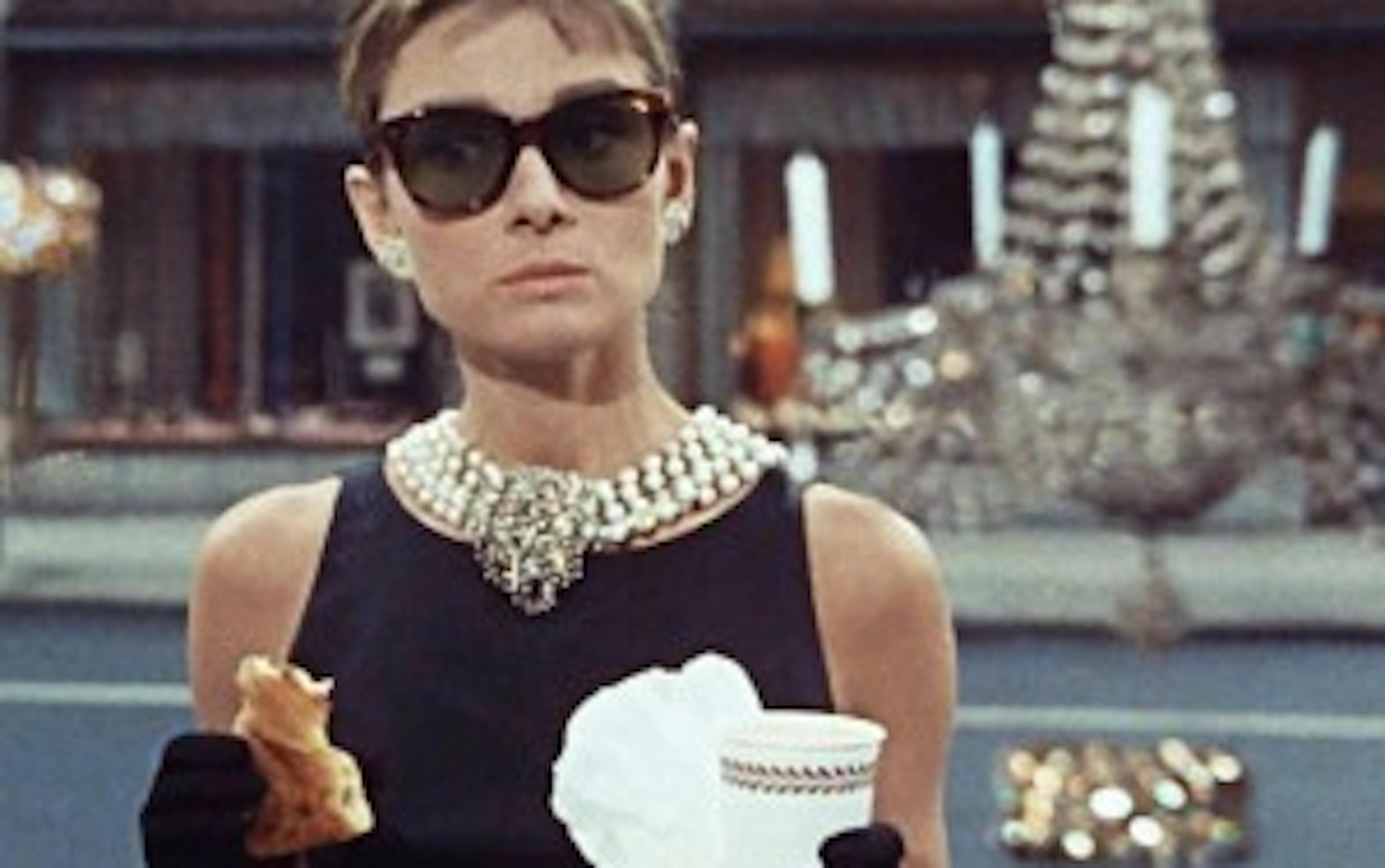 Un café américain a vraiment créé le restaurant de Breakfast at Tiffany’s 1 nty0ymu2n2ytmjc0zs00ntkzlthjogityzuzodrlodu3y2nl breakfast 2