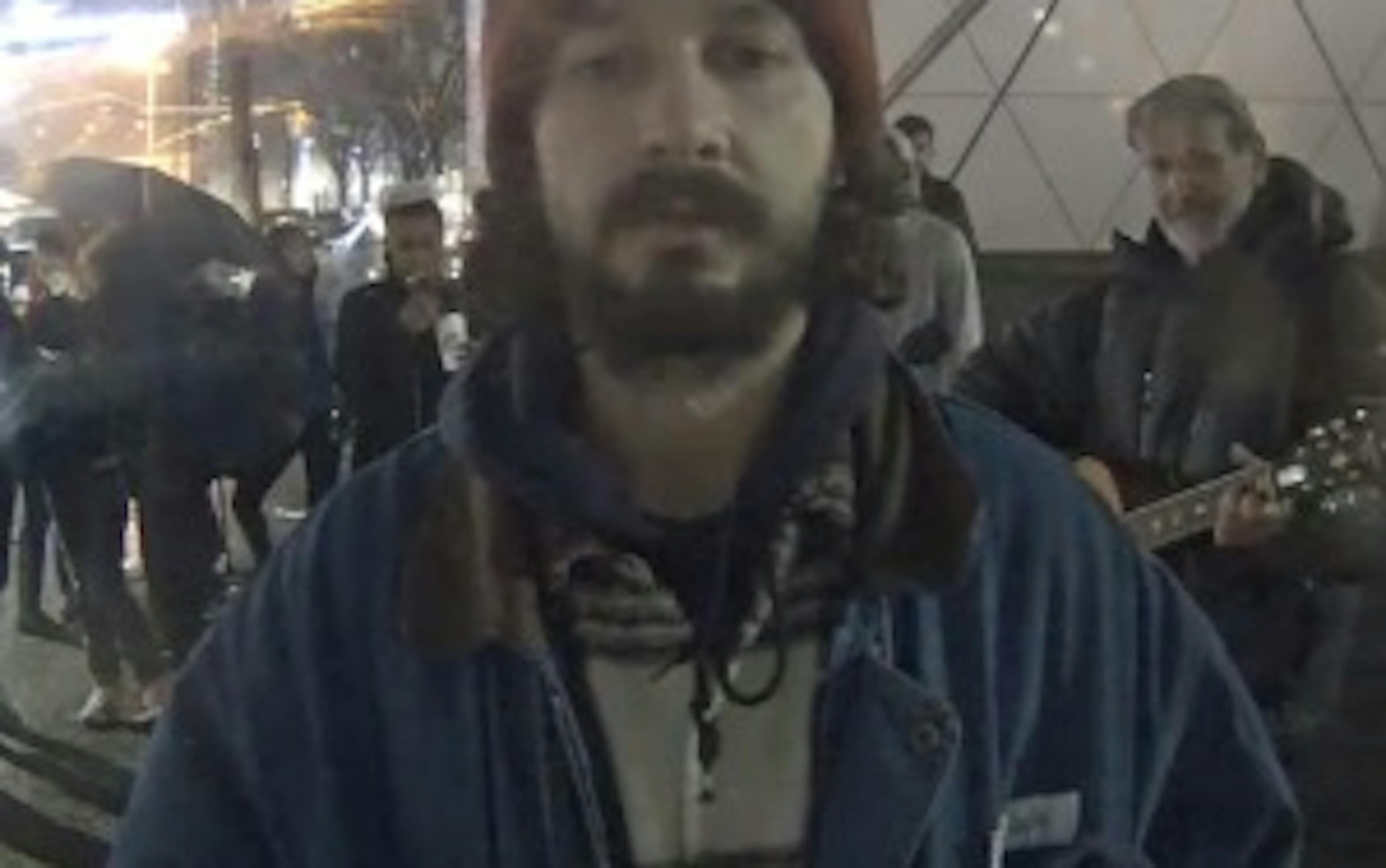 He Will Not Divide Us : le projet militant et arty de Shia LaBeouf, c’est fini 1 nwm1ztawywqtmtuzmi00otm5lwezy2mtodq3y2fhzdhknmji uescreen shot 2017 01 21 at 12 20 54 pm