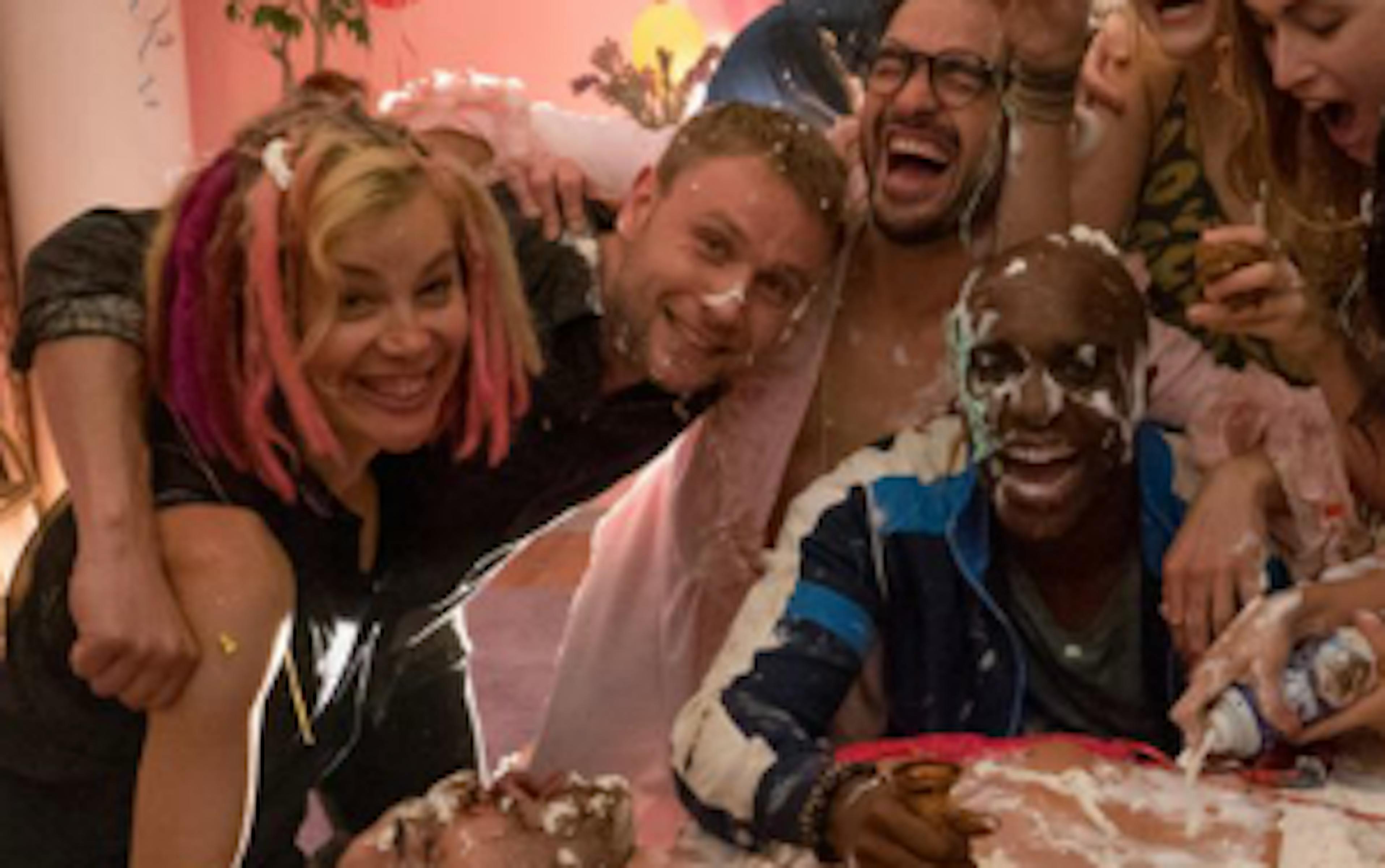 Un site porno veut produire la saison 3 de Sense8 à la place de Netflix 1 odfmmjy4mjctzjrios00yjrklweznwqtzte4zjewmji2mdhh sense8 2