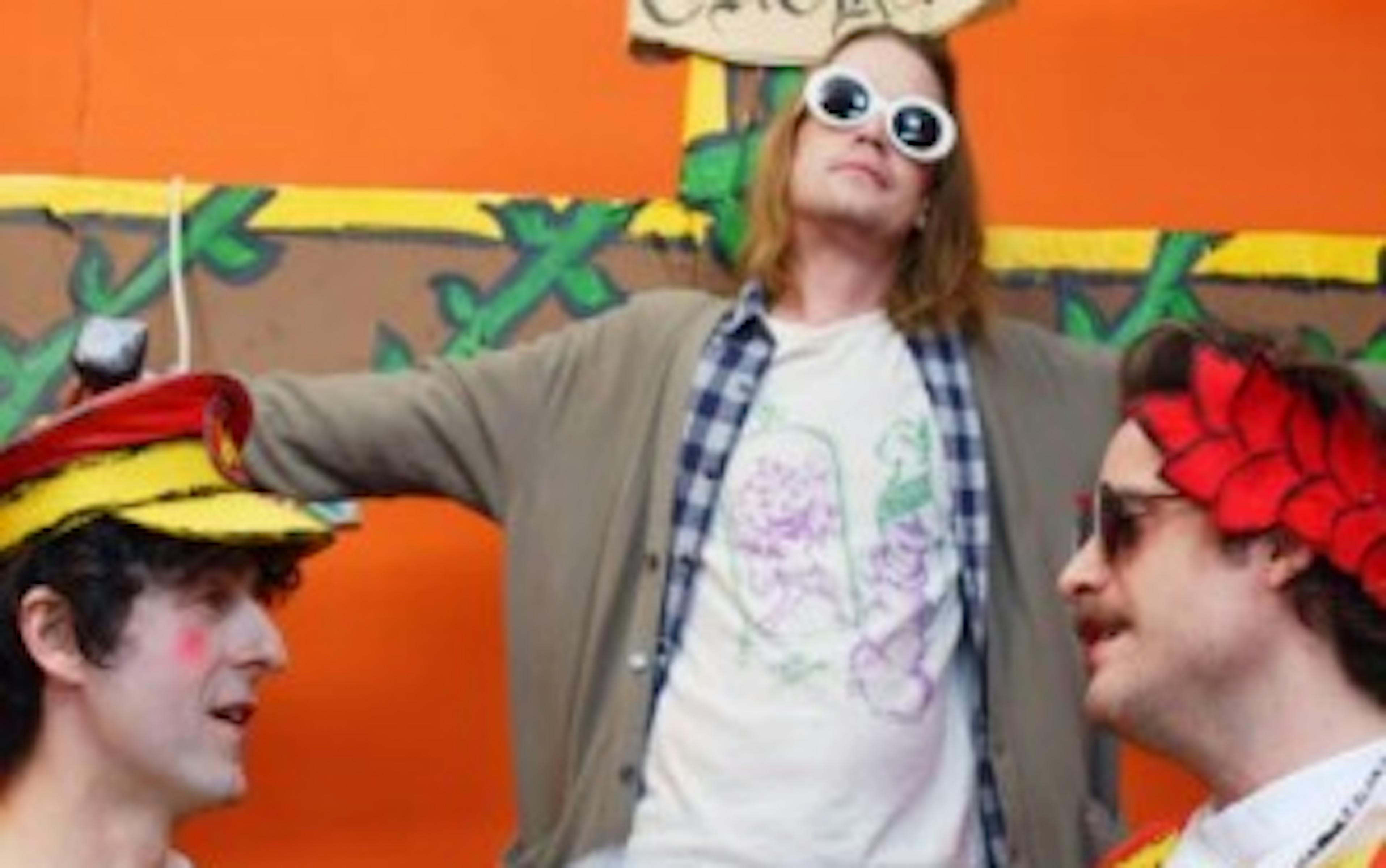 Dans le nouveau clip de Father John Misty, Macaulay Culkin se déguise en Kurt Cobain 1 odi5ndbjnzytngi4oc00ytflltg4mtgtyzrjzgjhngmxodzm macaulay 2