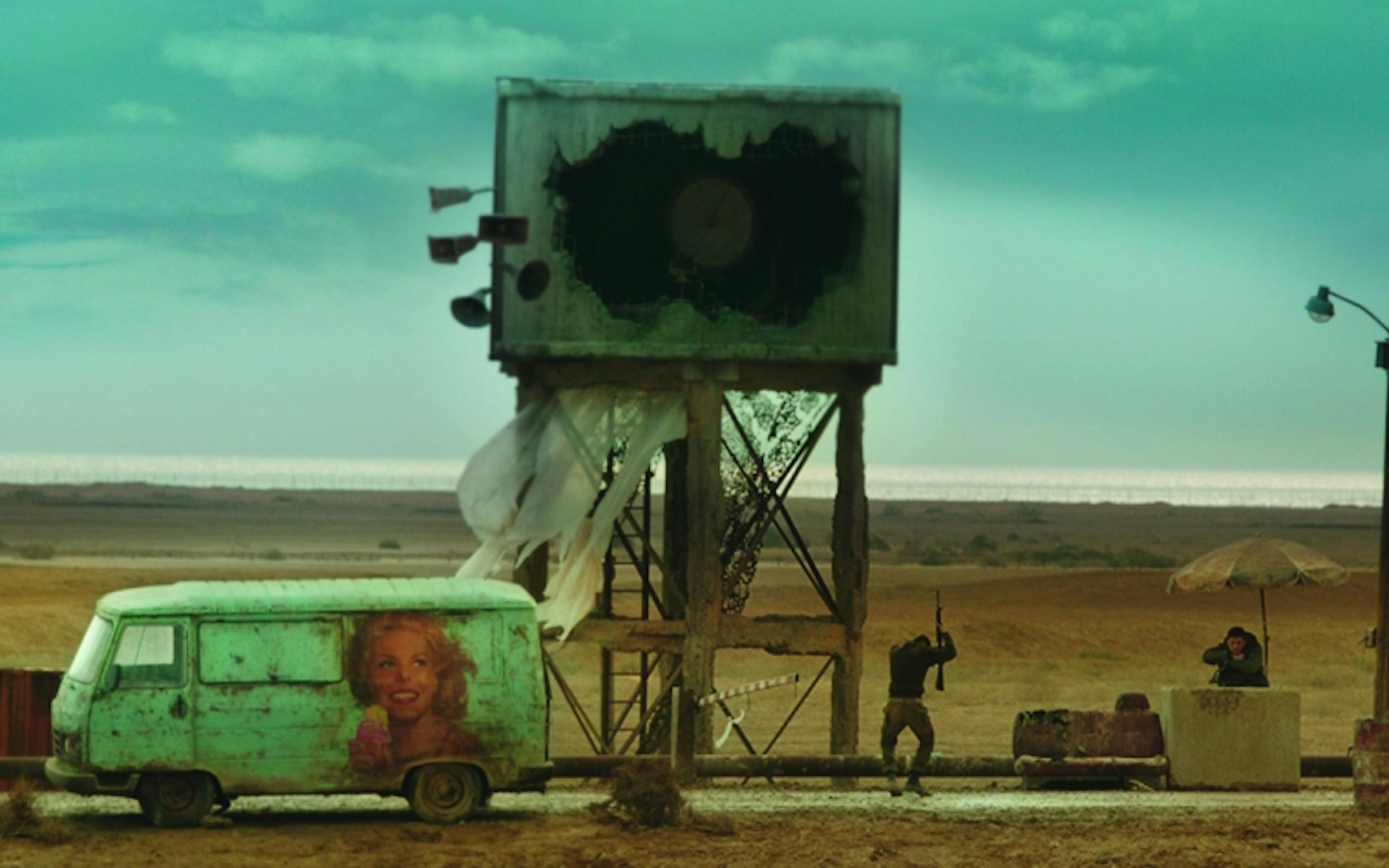 Foxtrot de Samuel Maoz : tragédie moderne 1 ogm4ownlztytzwrkyy00mdcylwi1mjutzmixmwu4odcxnmfm foxtrot1 une