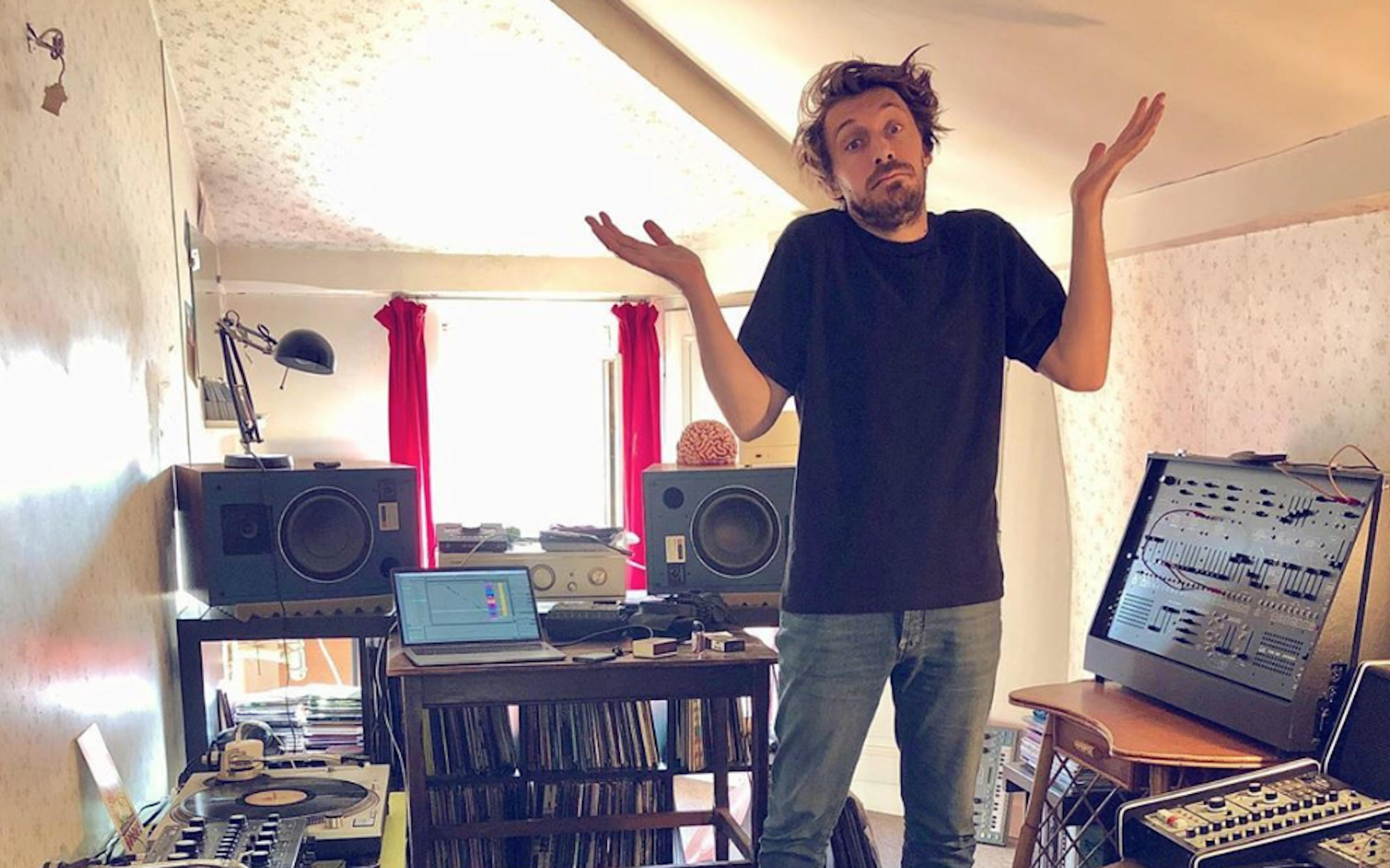 L’art du confinement #3 : Yuksek, un live acoustique, un concours ciné… les bonnes idées des artistes pour nous occuper 1 otixodjhodktytrkmc00ntdilwjlmgetmdbhy2jlmjdkzdlm capture decran 2020 03 20 a 081812 e1584688777746