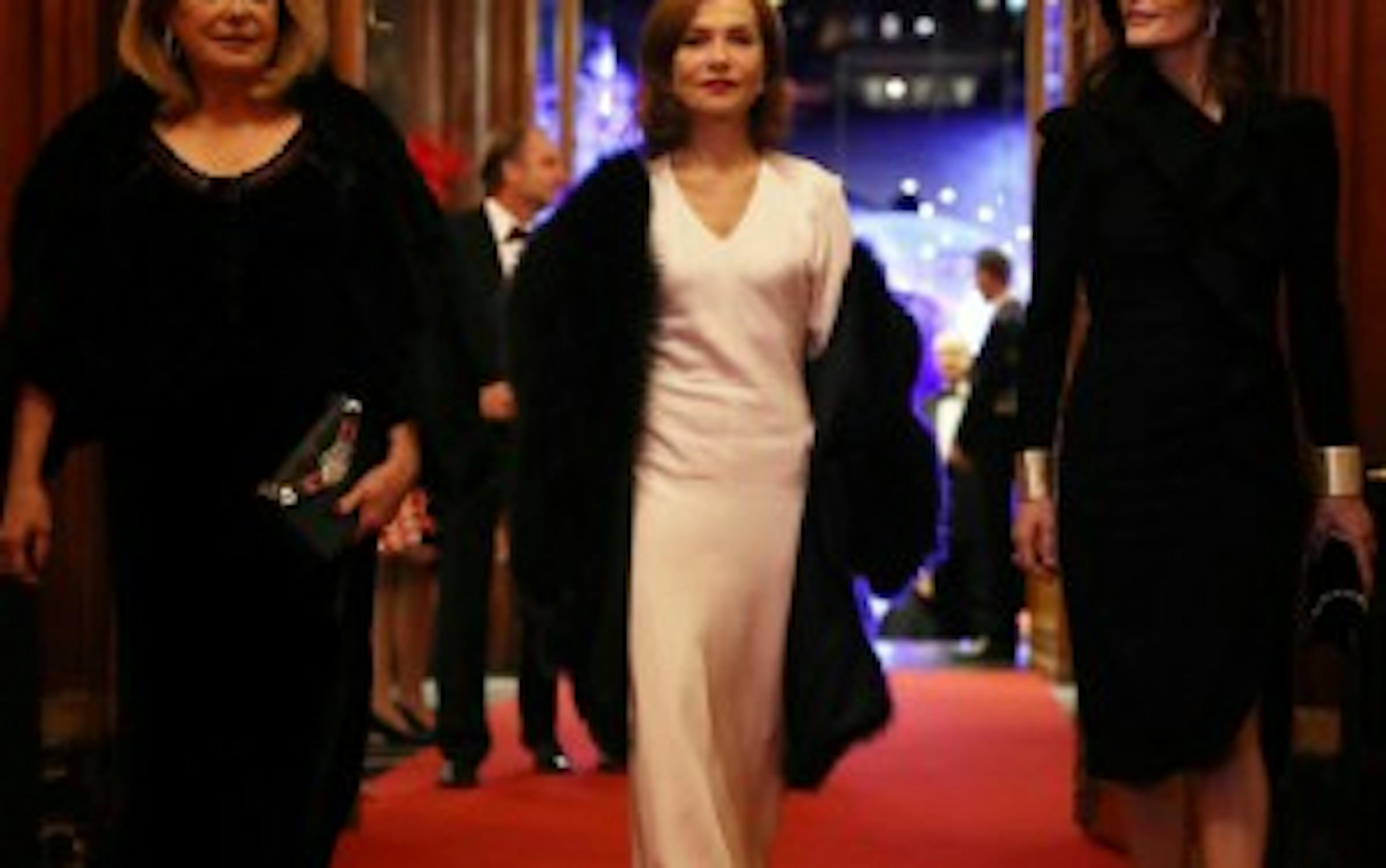 Vidéo : Isabelle Huppert et Catherine Deneuve sortent le flouz au Casino de Monte-Carlo 1 owq3m2m5zjctndvhmc00odvilwjmndytymyxzdzhztm0mtk0 mc deneuve 3