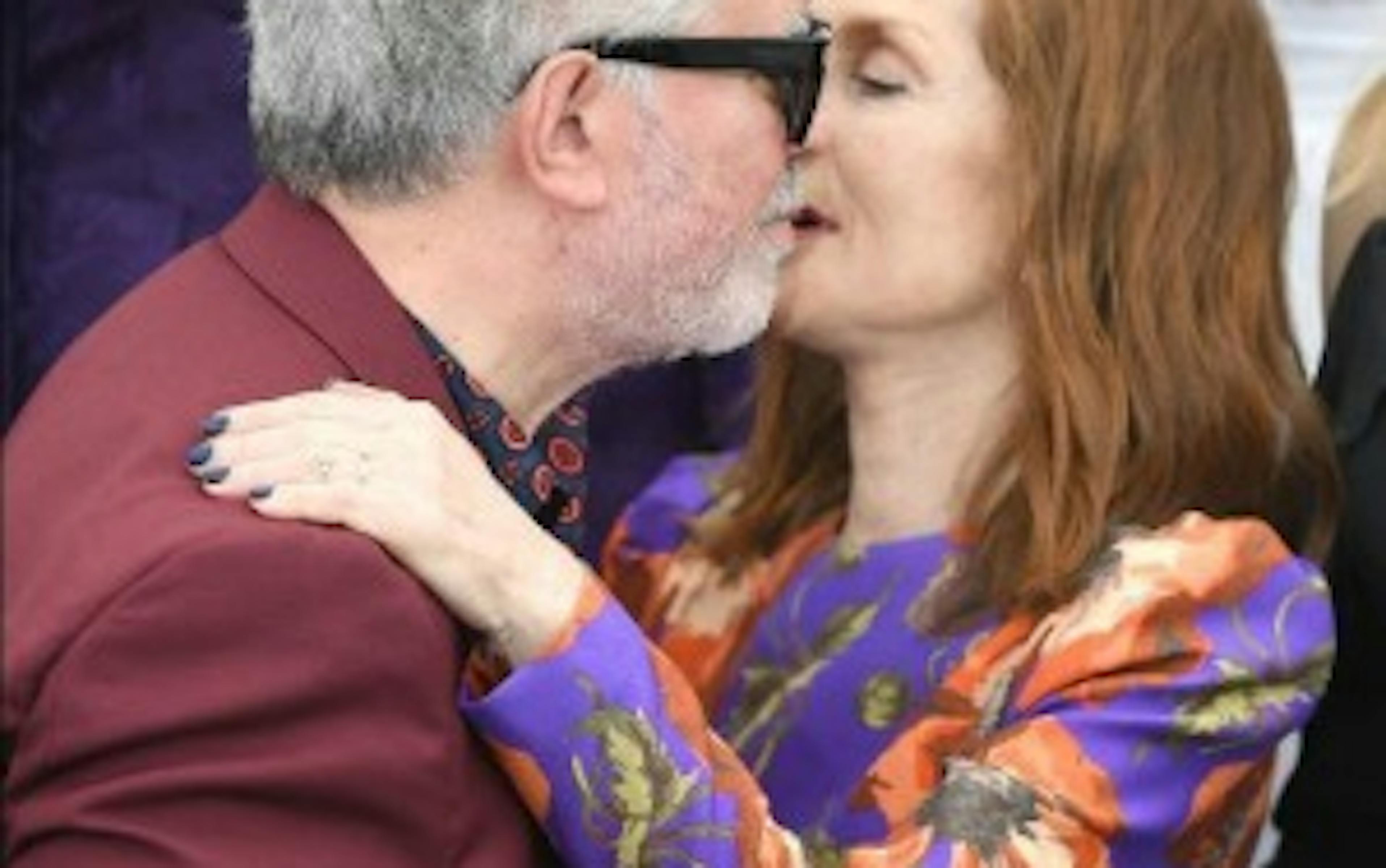 Des photocalls très bisou-bisou pour le 70e anniversaire de Cannes 1 y2vkztdhyjmtn2iwmy00yjzllwjiytmtotm5nwiyndqyy2qw isabelle huppert 2