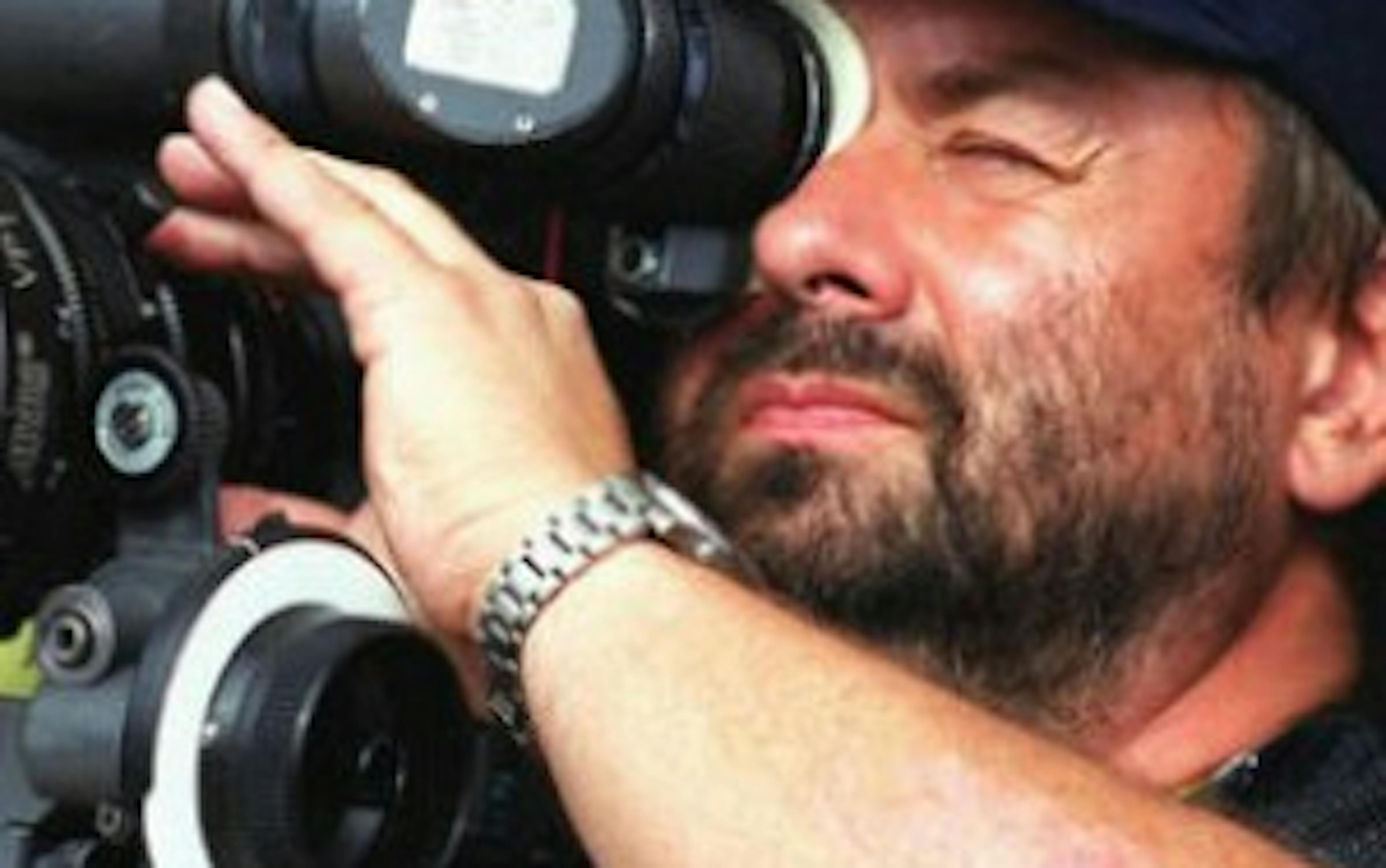 Jean Dujardin va jouer dans The French Detective, une série dont le pilote sera réalisé par Luc Besson 1 ywiymtkzndmtzwm4ns00mgzjlthkmjutmdjmotc2mzbiztax besson 2