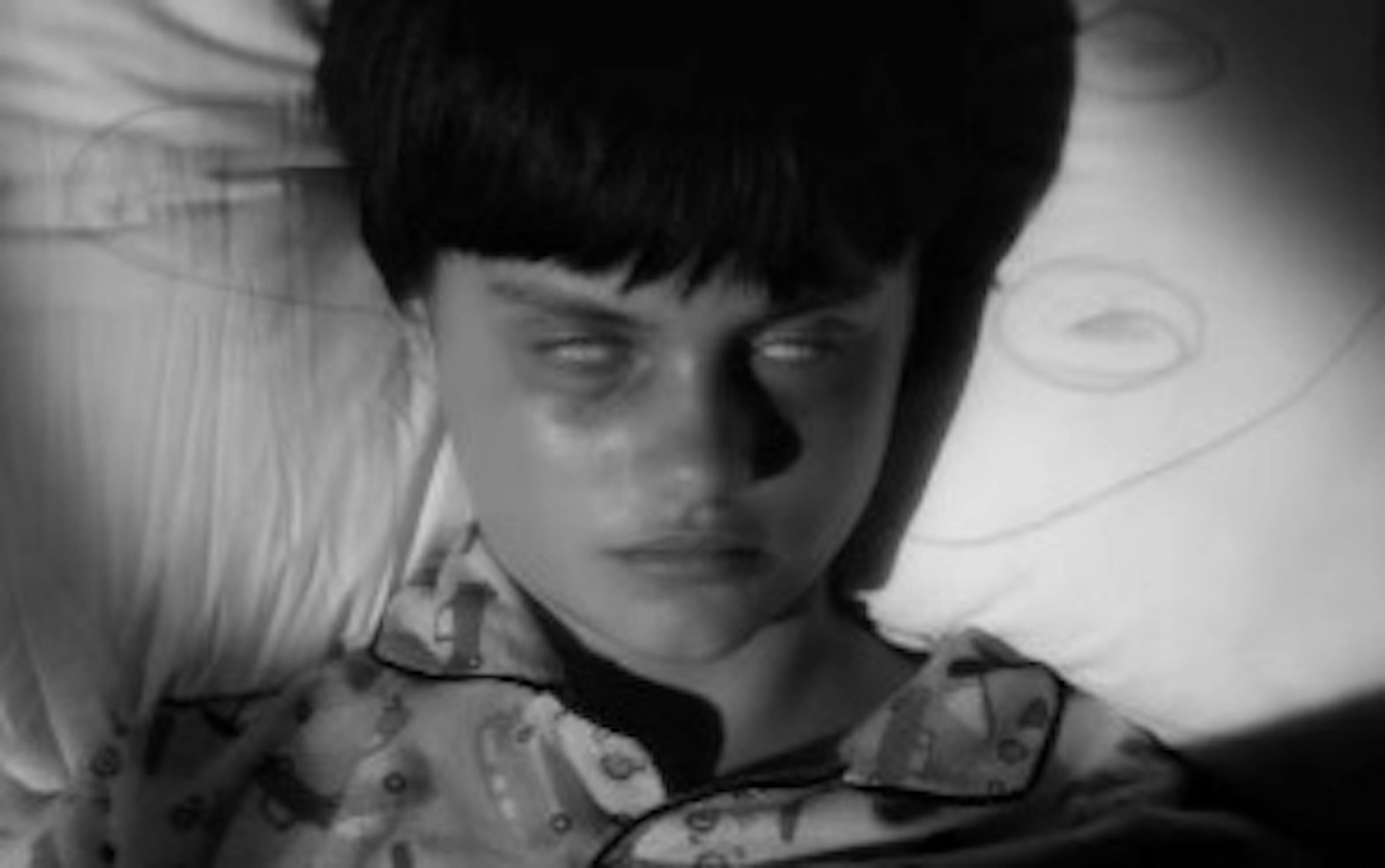 Tommy Can’t Sleep, le court insomniaque de Die Antwoord 1 zdzjmjm5ywytmzi1zc00m2izlwe0odqtytbmody5ndm4nta1 tommy 2