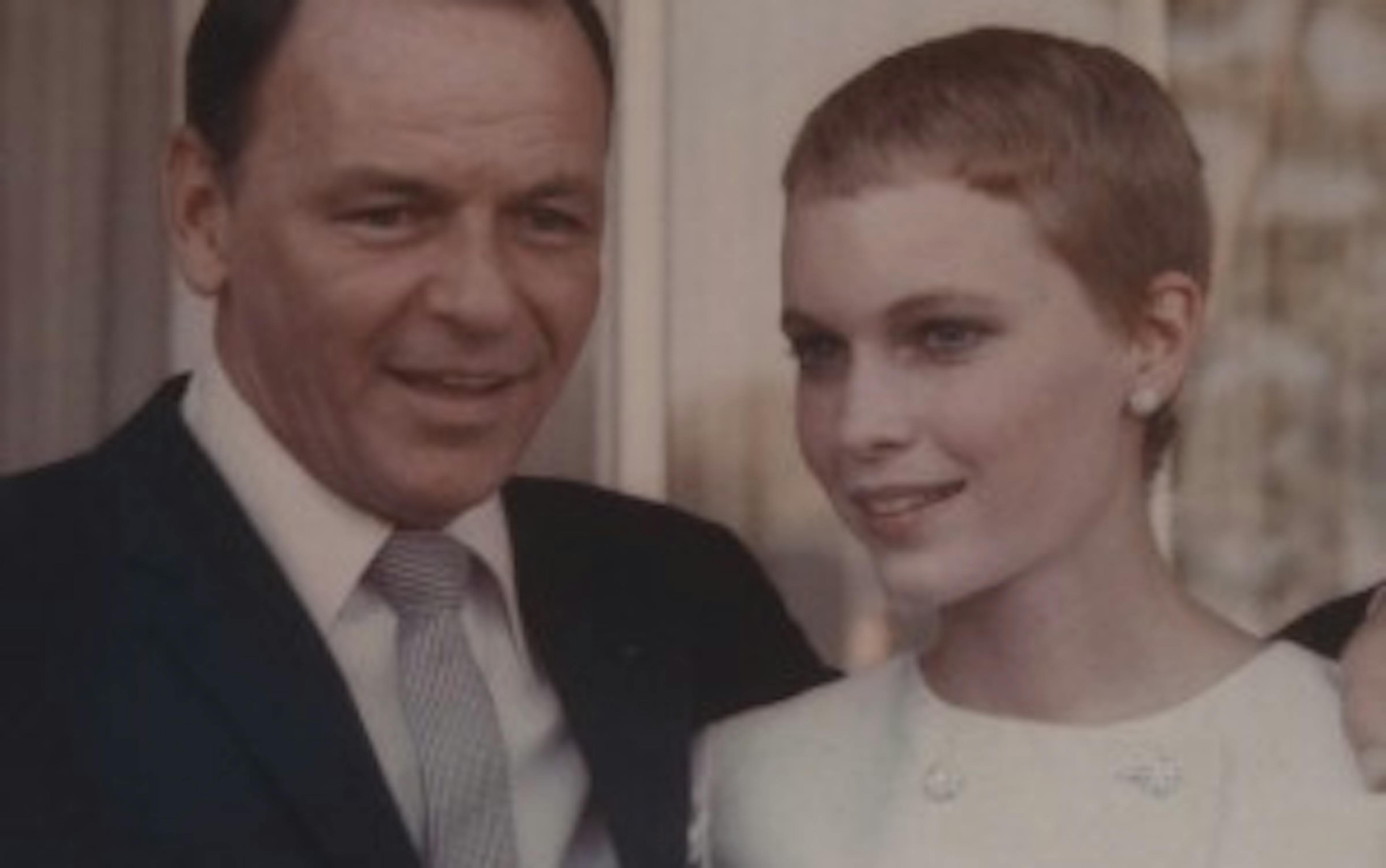 Quand Mia Farrow charriait Frank Sinatra dans le jeu TV « What’s My Line? » 1 zgi4m2nmyjktzte3zi00ytjjlwfkzmytmjhmndq4zmmwmza1 unemia