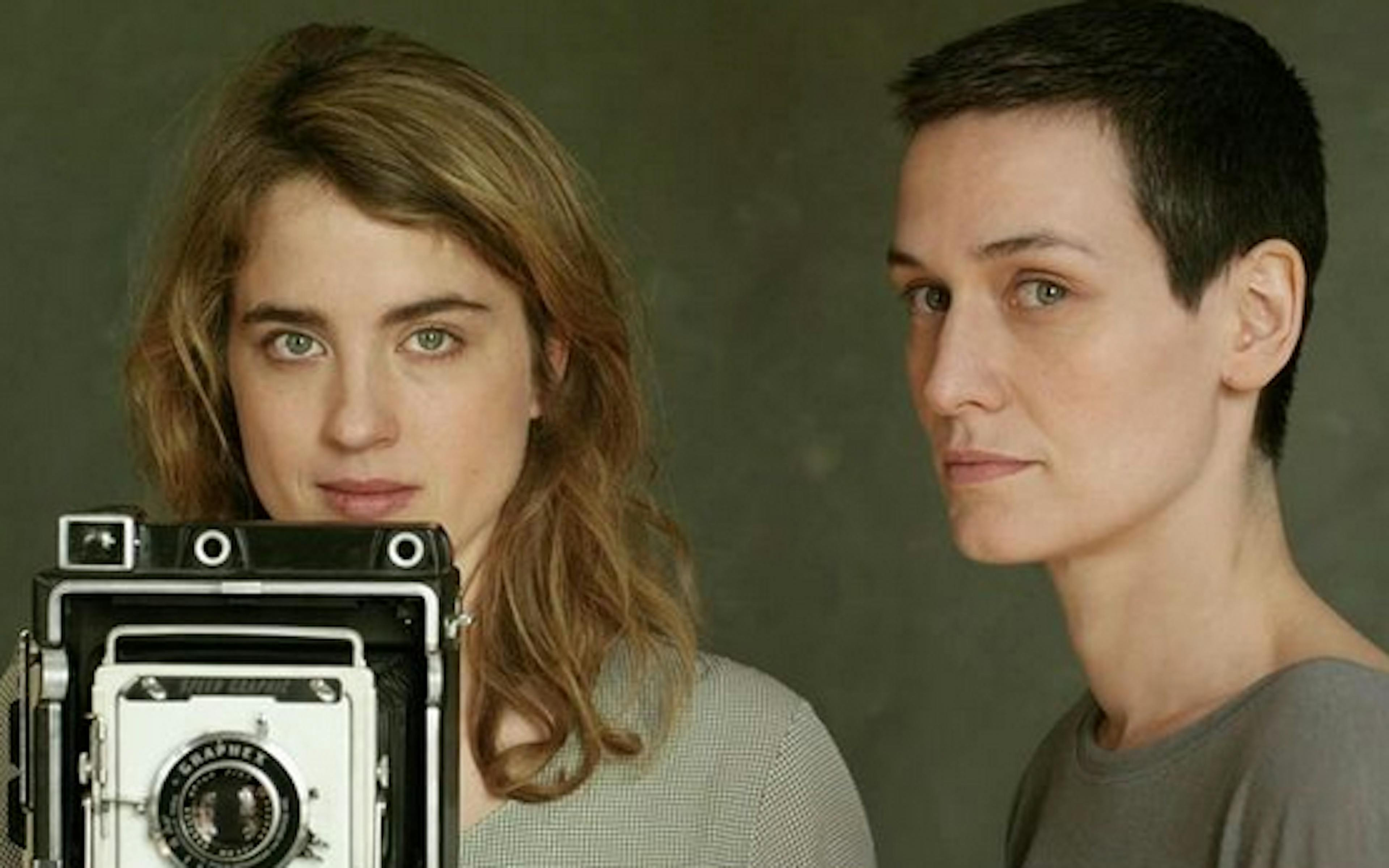 À voir : un court-métrage méconnu de Caroline Deruas avec Adèle Haenel et Clotilde Hesme 1