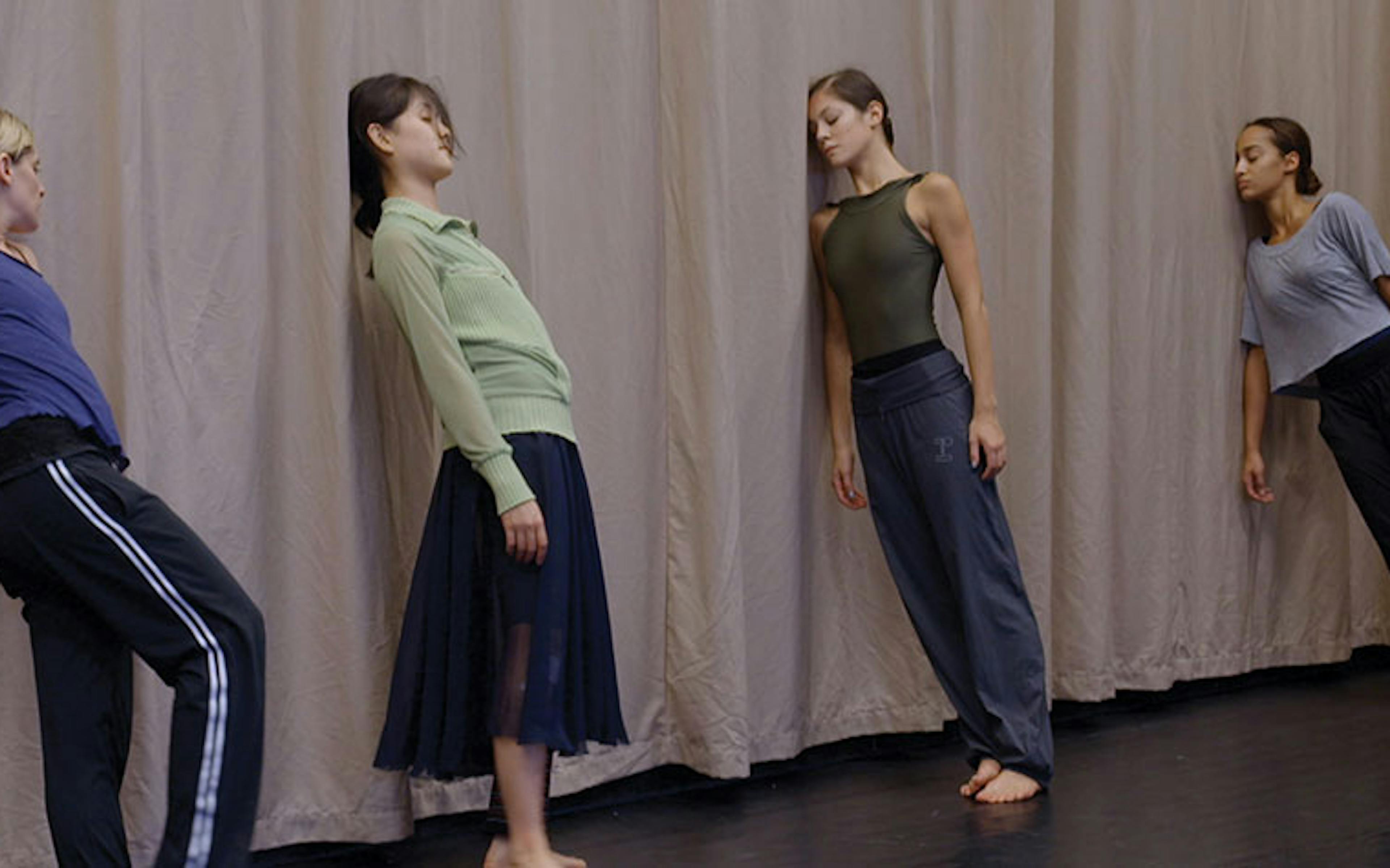 Dans les pas de Trisha Brown, parfait équilibre 1 zju2owy3oditmjvhyy00mtjilwe2ymqtyzvjognly2riyzkw danslespas