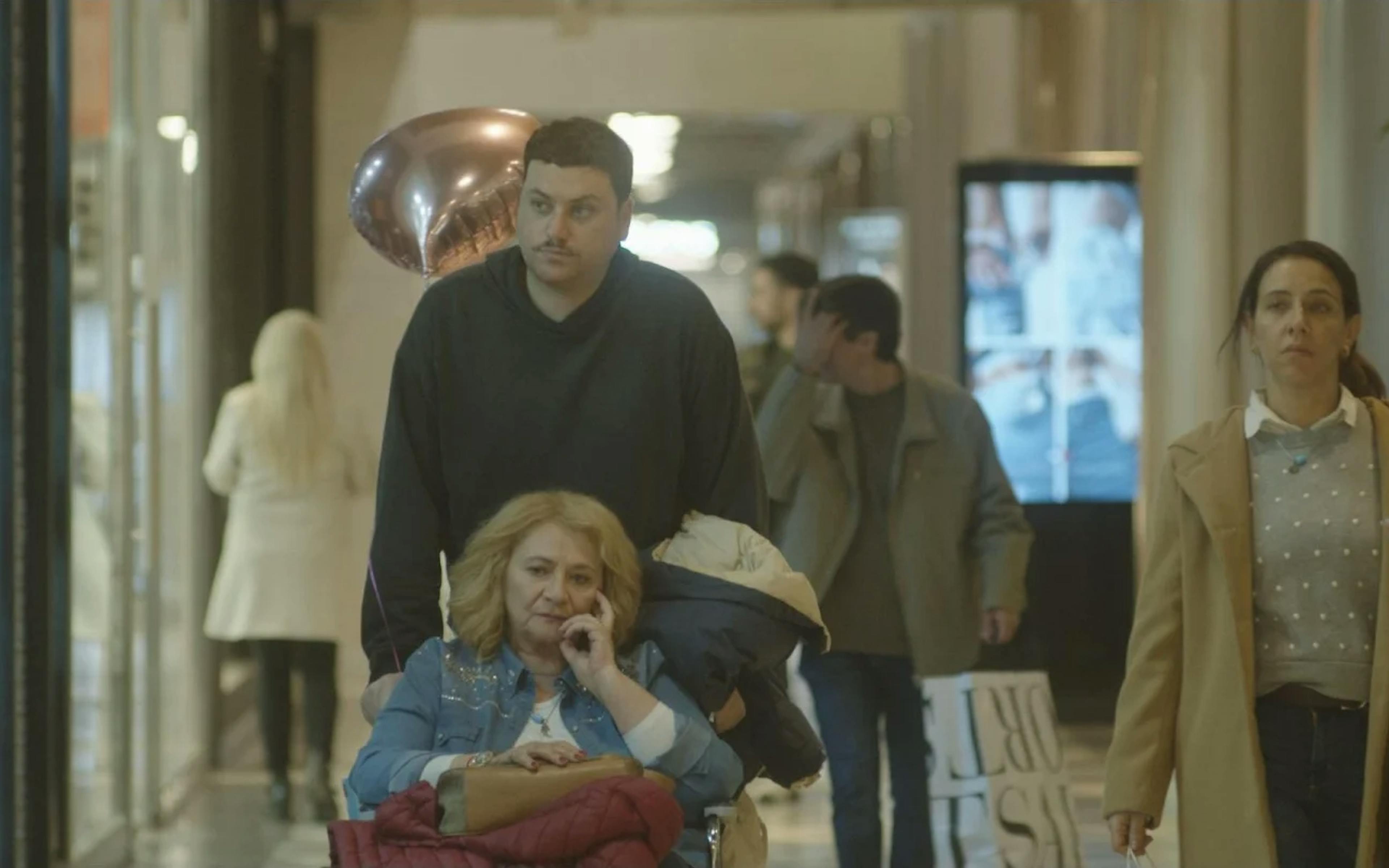 CANNES 2024 · « Most People Die On Sundays » de Iair Said, éloge de la lose 1 zkzcwyol0zci9u6w mostpeopledieonsundays1 c campocine