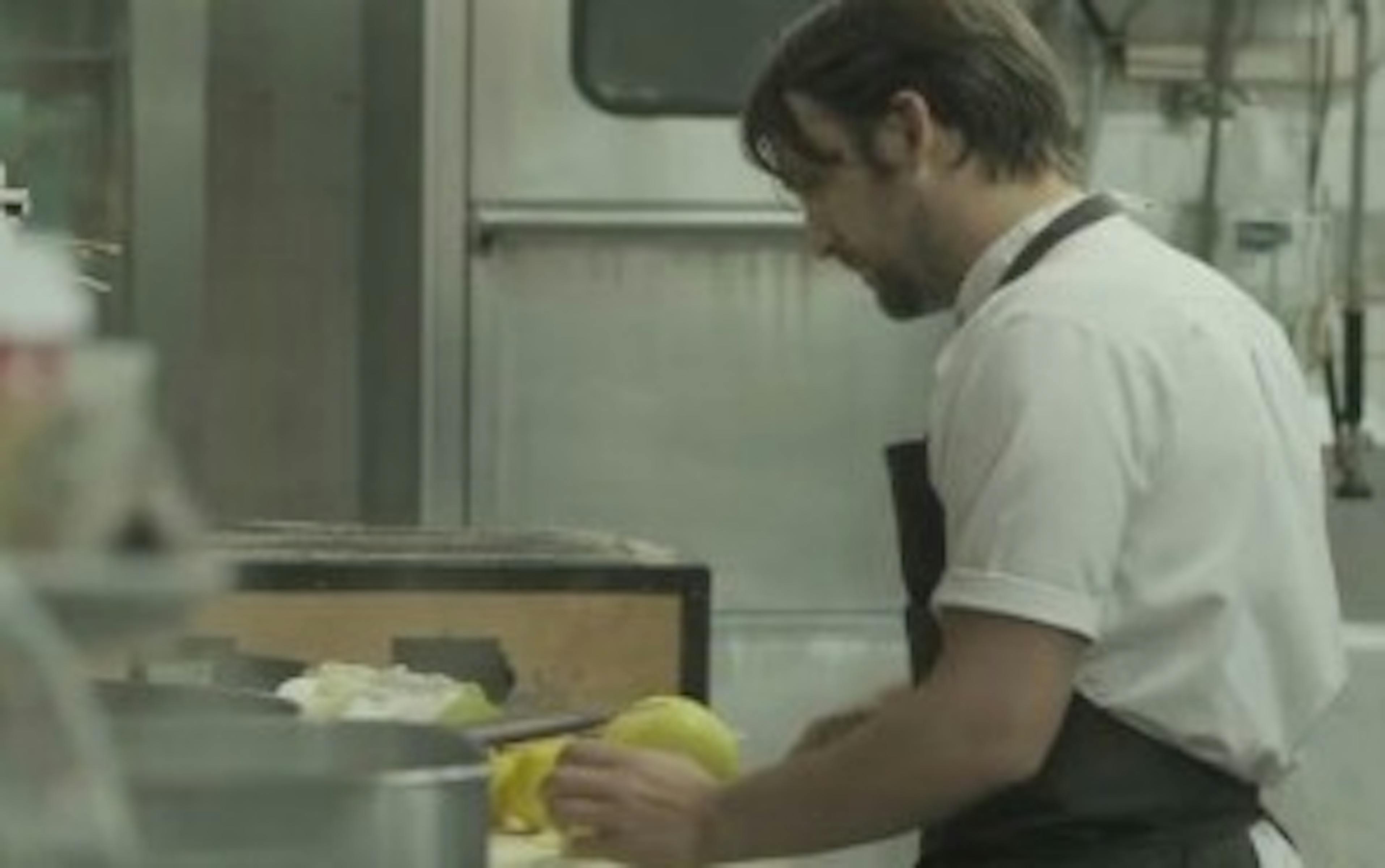 En images, les plats exquis préparés dans le docu « Noma au Japon » 1 zmq2zdmxnzmtodjjny00n2u5lweynditowy2ndmzztlkmgvi noma trailer 2