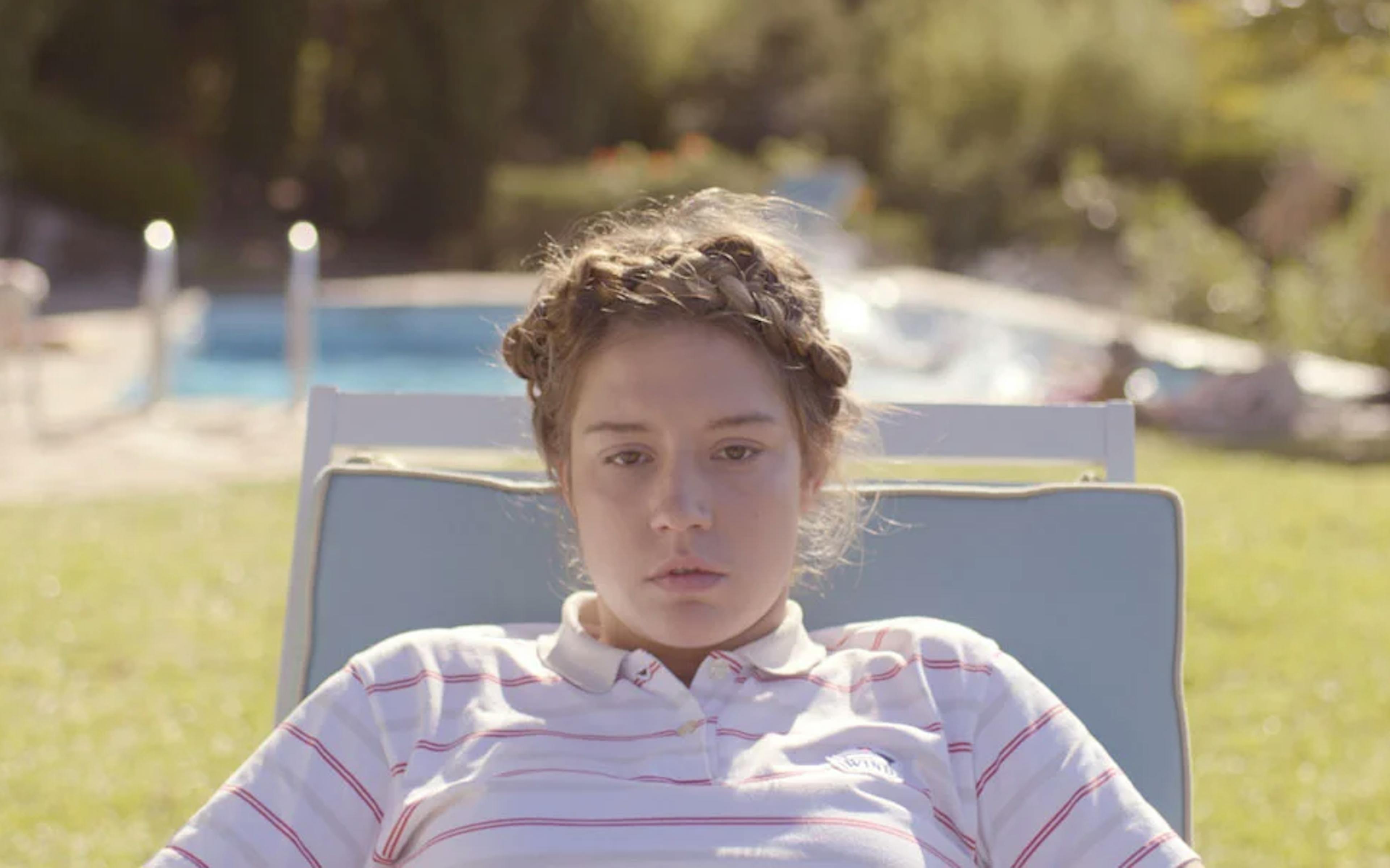 Adèle Exarchopoulos retrouve Quentin Dupieux 1 zozzlh5lenntwybn mandibules c mementofilmsdistribution