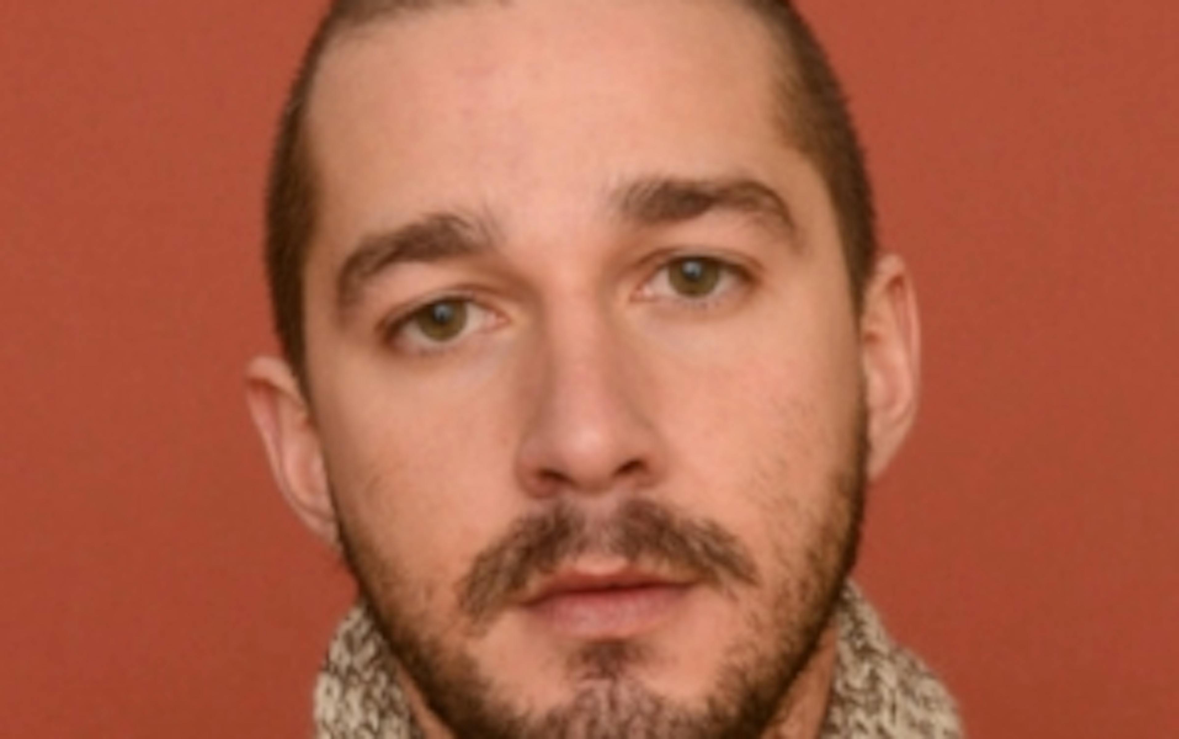 Shia LaBeouf jouera le rôle de son père dans Honey Boy, un biopic sur… Shia LaBeouf 1 ztgwmzayymmtmdaxni00owizlwizndetmzc3zjgzntvlodfk shia une
