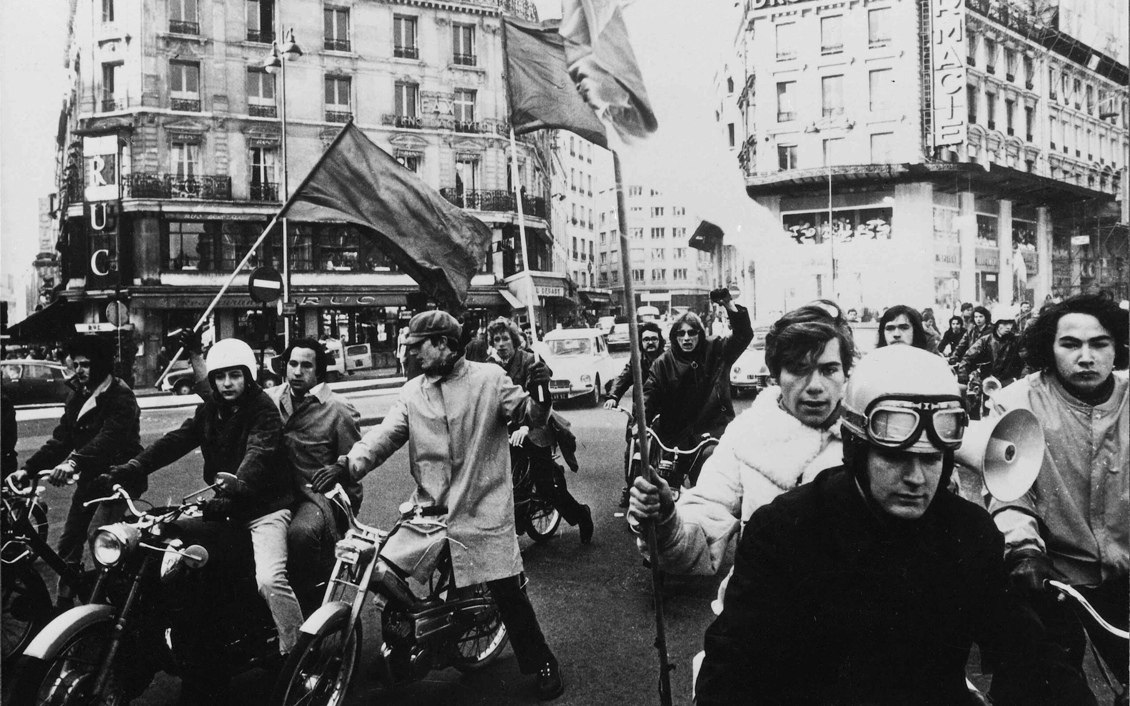 « Mourir à trente ans » de Romain Goupil : caméra au poing 1 ztrlmdvmytetntiyoc00ymm3lwi1odmtnjizyta5mwezy2fm mourira30ans1manifestantscopyrightmk2 scaled
