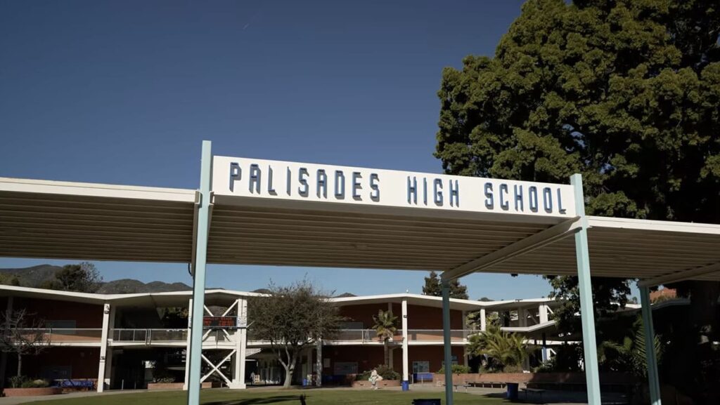 Incendies à Los Angeles : Hollywood a reçu l'ordre d'évacuer 2 palissades high school