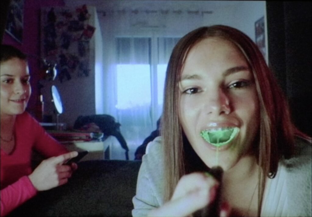 Tohé Commaret, La fille avec la lumière verte dans la bouche, 2022, film 2022