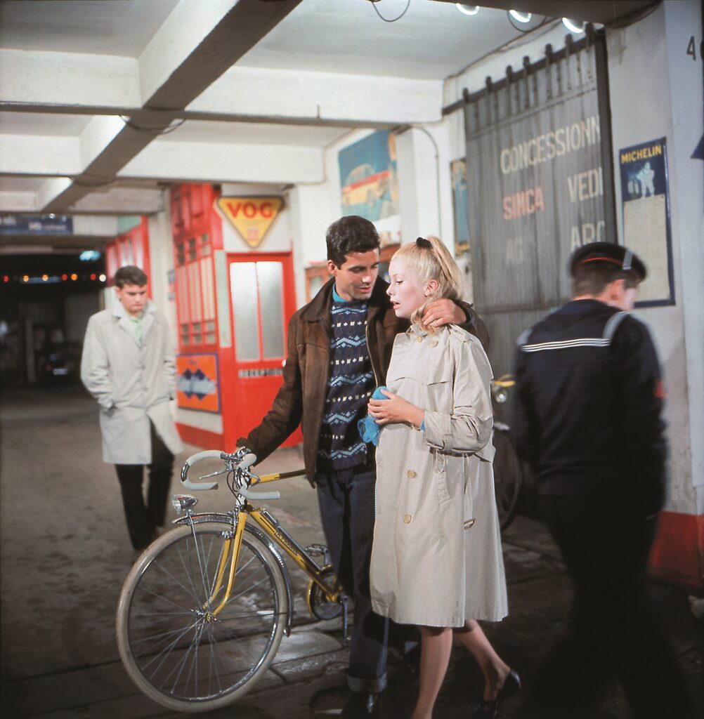 Nos Palmes d’or préférées par décennie 2 Les Parapluies de Cherbourg de Jacques Demy. © Photo : Leo Weisse / Ciné-Tamaris