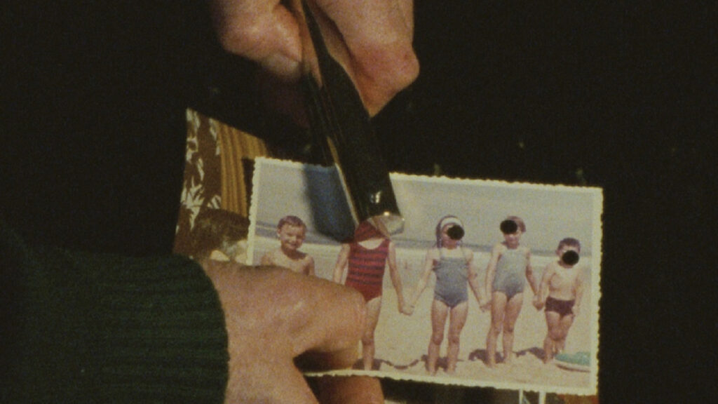 "Voyage au bord de la guerre" d'Antonin Peretjatko : travelogue vers le front 1 Voyage au bord de la guerre