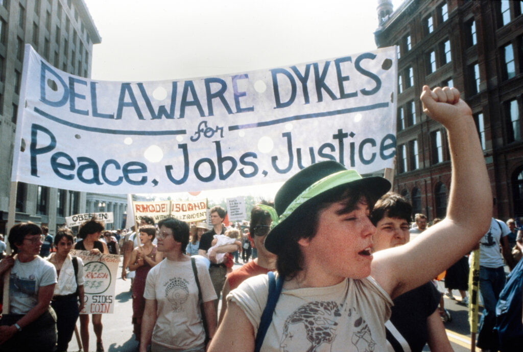 QUEER GAZE · JEB : « En 1970, j’ai emprunté un appareil photo, j’ai embrassé Sharon, et j’ai fait ma première photo lesbienne. » 4 delaware dykes cjeb joan e 0