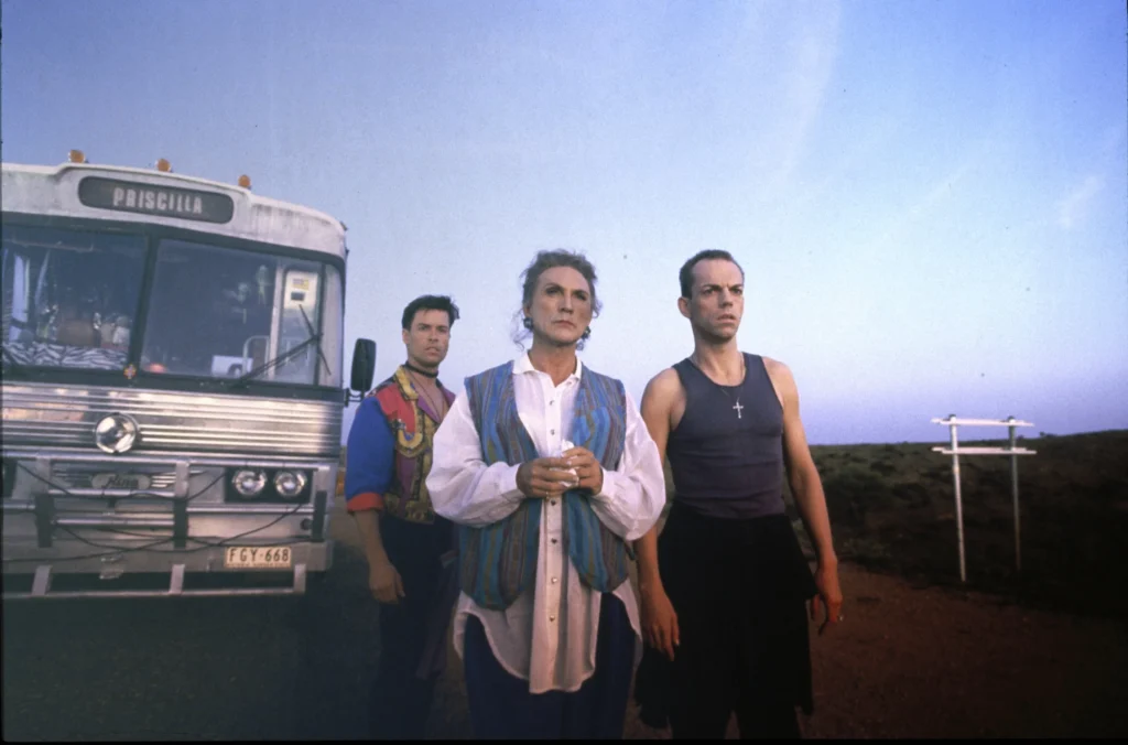 Guy Pearce, Terence Stamp et Hugo Weaving dans "Priscilla, folle du désert" (1994)