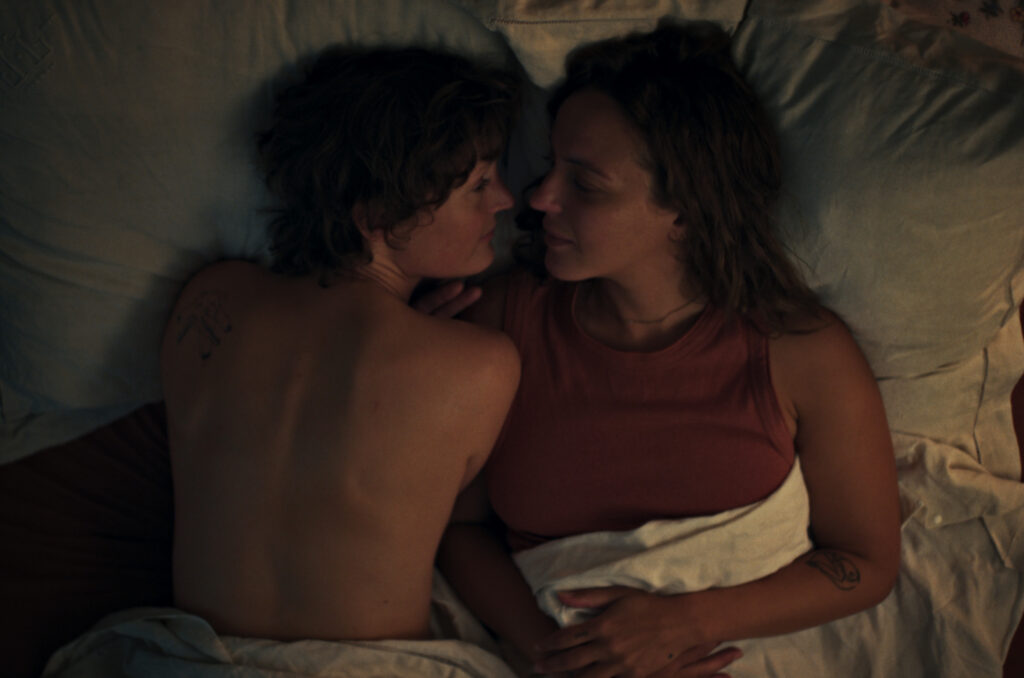 Vicky Krieps : « Le film montre quelqu’un qui quitte sa cage et le prix qu’il faut payer pour sa liberté. » 3 Love Me Tender