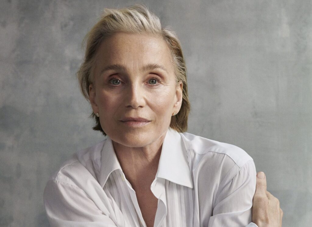 Kristin Scott-Thomas : « Je m’identifie beaucoup à Clarissa dans Mrs Dalloway de Virginia Woolf » 1 kristin scott thomas scaled e1759832208701