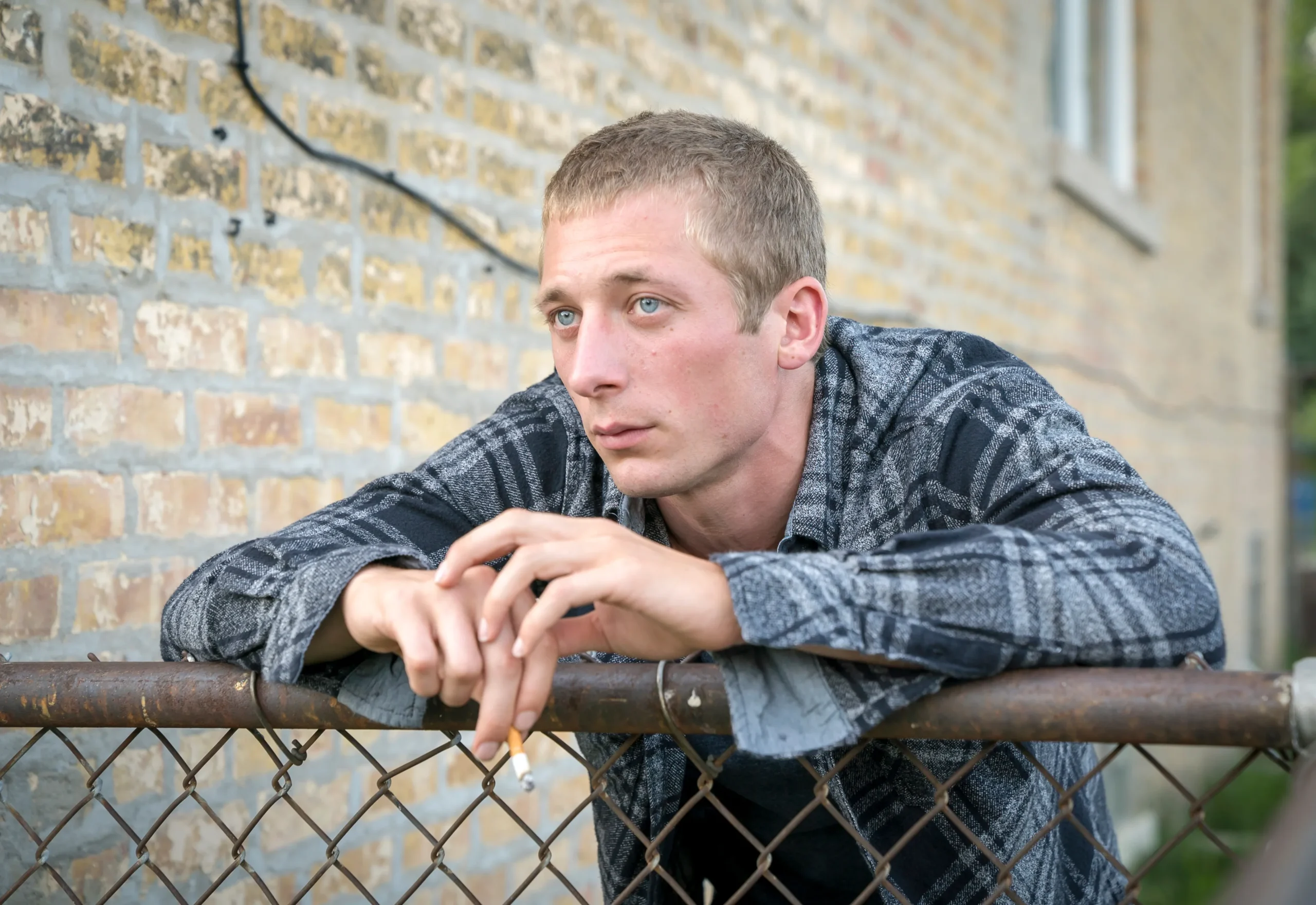 QUEER GAZE · Léon Salin : « J'ai eu cette connexion avec le personnage de Jeremy Allen White jusqu'à copier sa manière d'être. » 2 shameless 2 scaled