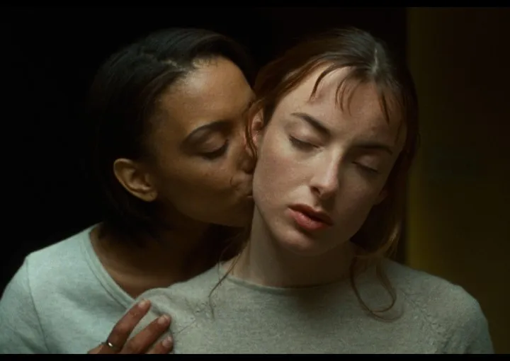 QUEER GAZE · Patricia Rozema : « Le film de Céline Sciamma m’a redonné envie de raconter des histoires intimes, lesbiennes. » 4 when night is falling