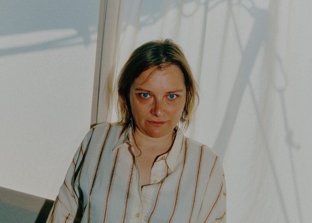 Julia Kowalski, réalisatrice de « Que ma volonté soit faite » : « J’avais envie de redonner à la sorcière ce pouvoir originel qu’on a édulcoré. » 2 julia kowalski e1764758640531