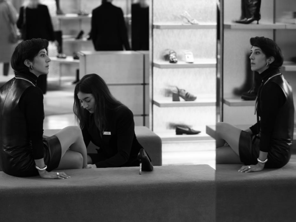 deux personnes echangeant de la salive 1