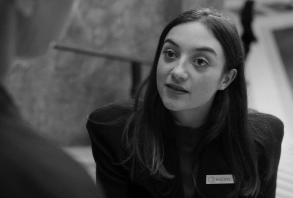 deux personnes echangeant de la salive 2