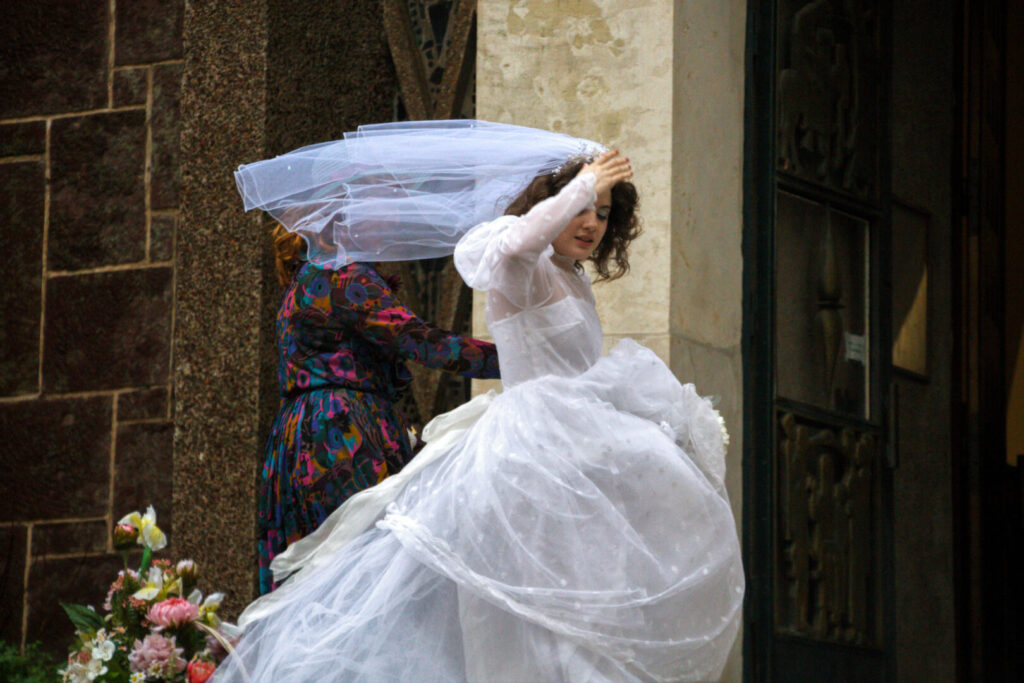 Christophe Honoré : « Il faut se méfier de la mémoire. Là, il fallait plutôt être dans la sensation. » 2 MARIAGE AU GOUT DORANGE Photo 1 ©Leolo Victor Pujebet 1620x1080 1