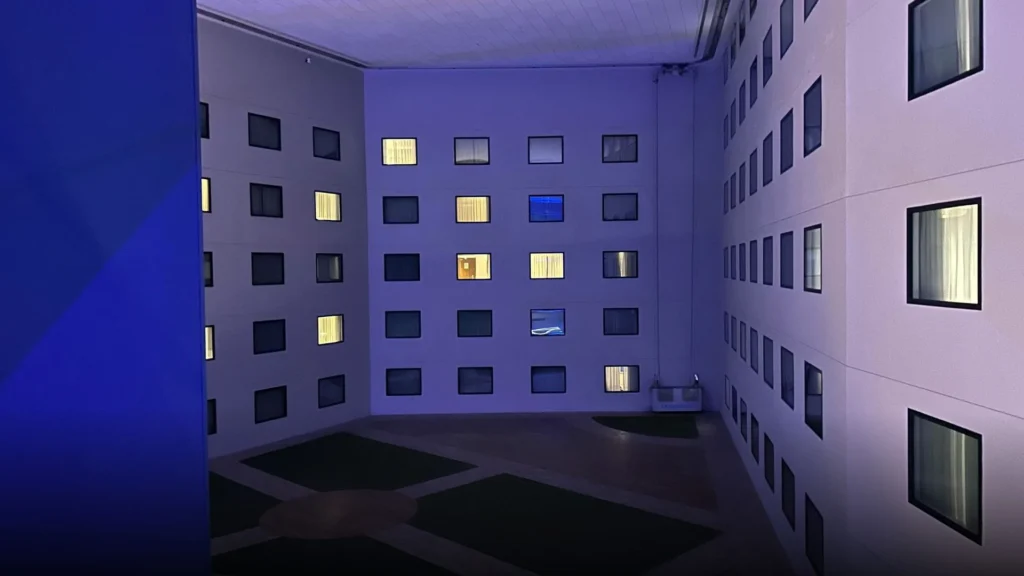« Backrooms » : pourquoi les espaces vides nous fascinent-ils autant ? 3 Exemple liminal cursed hotel