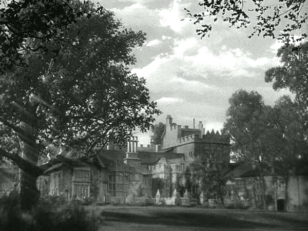 La maison hantée, un motif féministe au cinéma ? 4 rebecca house